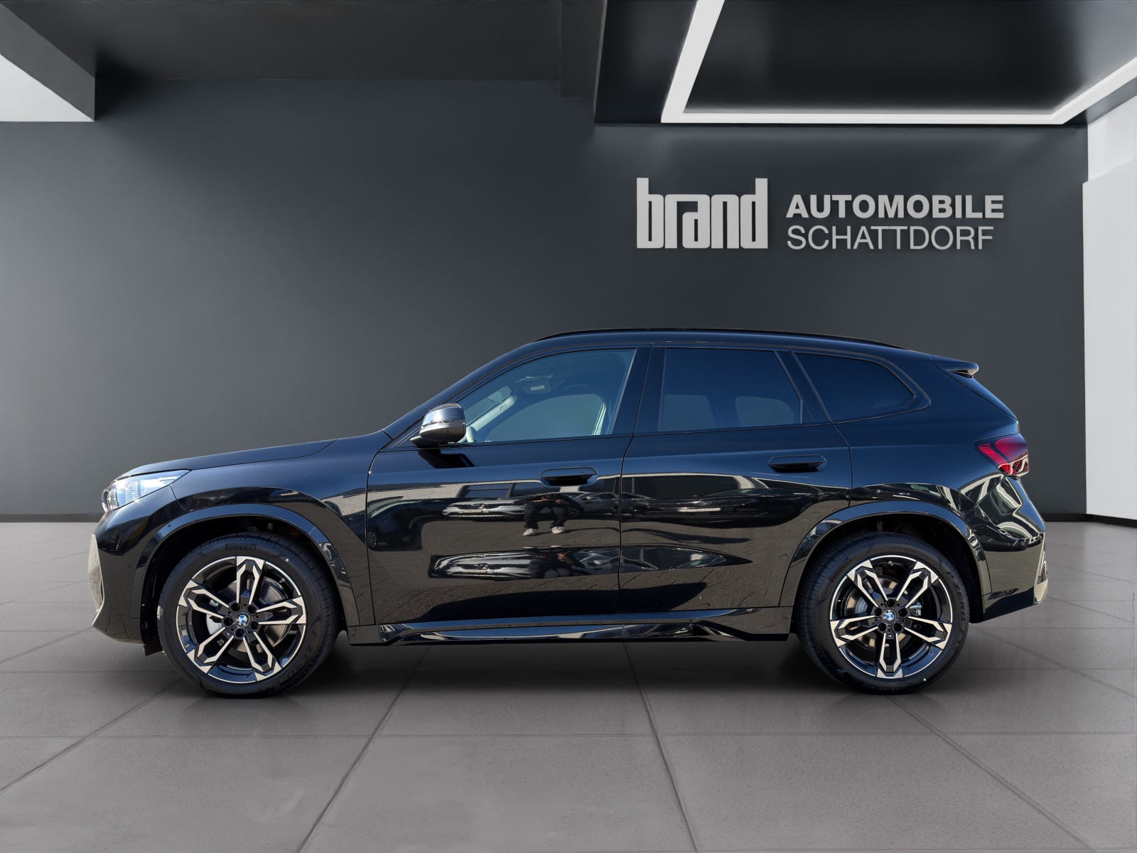 BMW X1 20d xDrive-showroom-element-1
