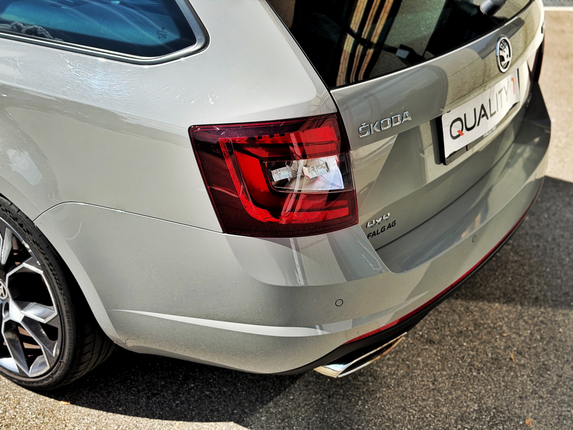 SKODA Octavia Combi 2.0 TDI RS 4x4 DSG-image-11
