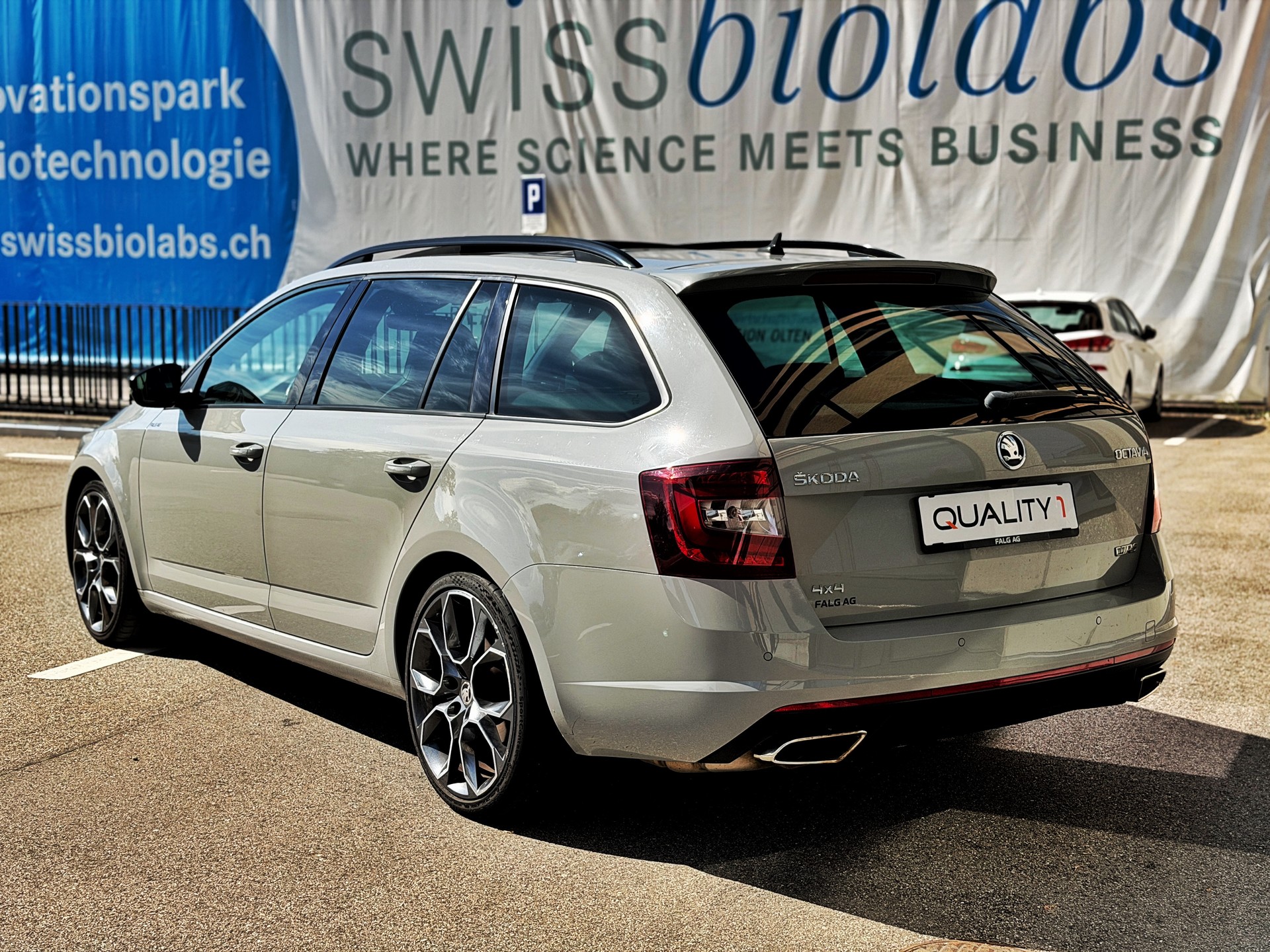 SKODA Octavia Combi 2.0 TDI RS 4x4 DSG-image-2