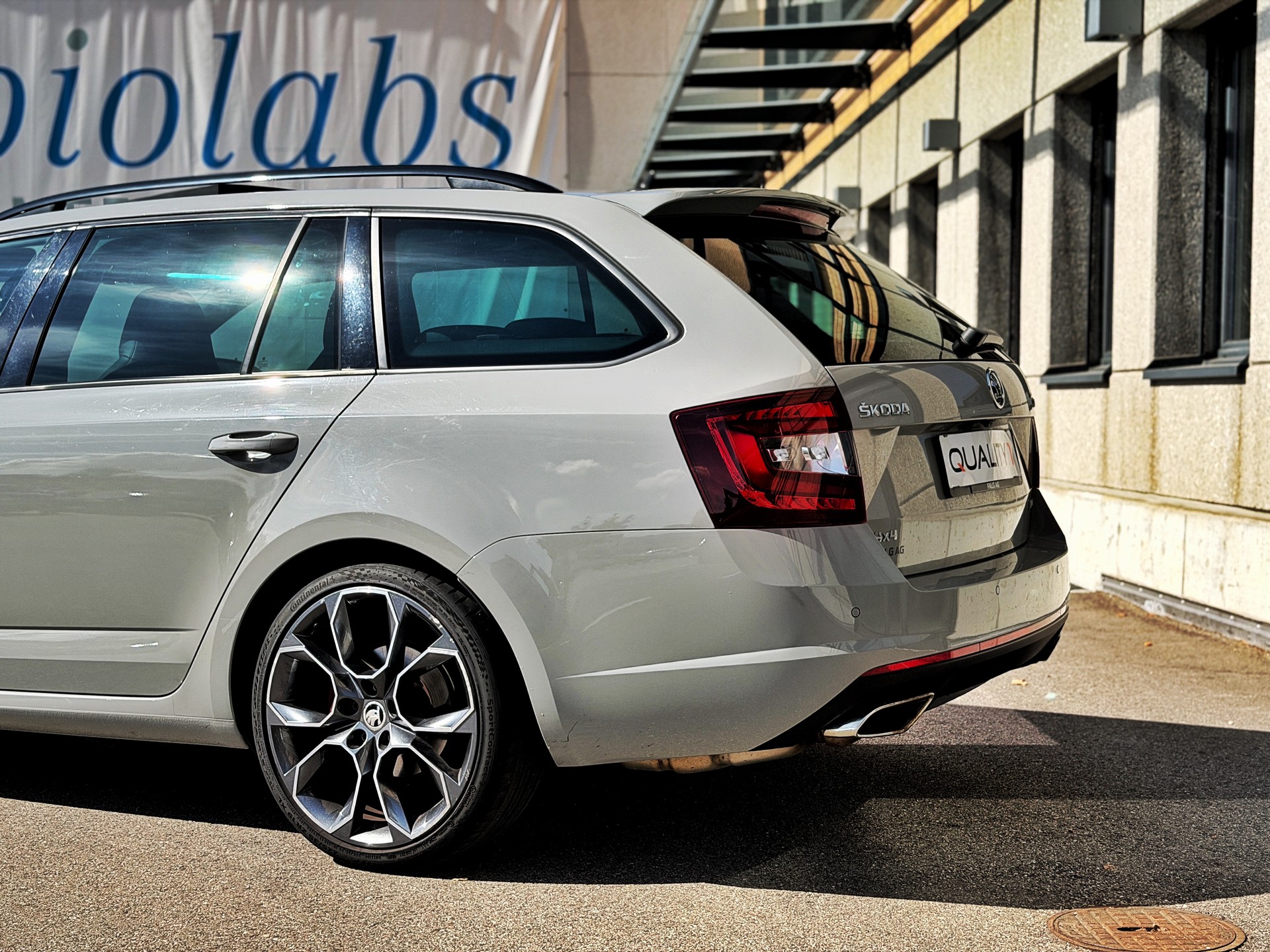 SKODA Octavia Combi 2.0 TDI RS 4x4 DSG-image-10
