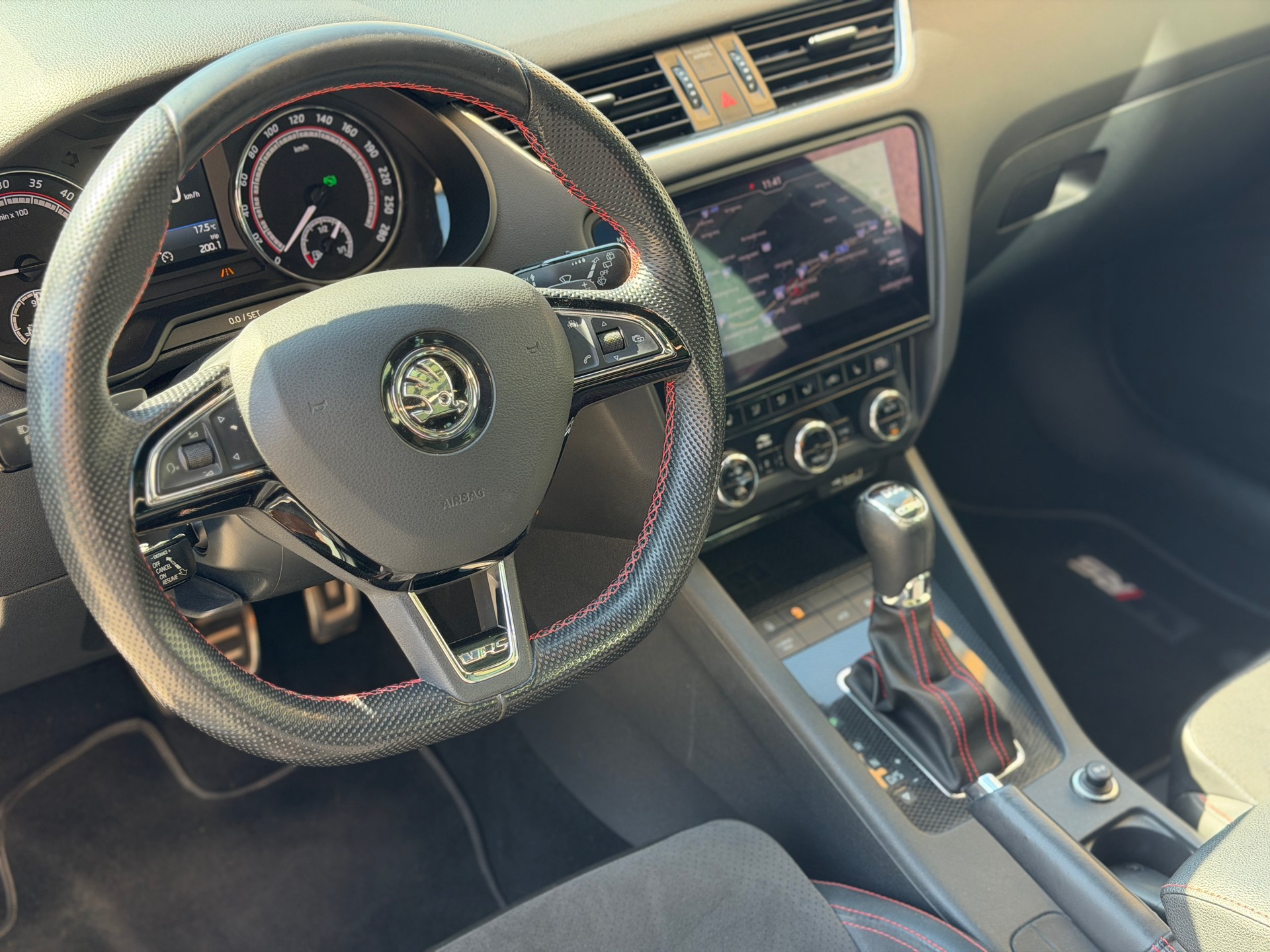 SKODA Octavia Combi 2.0 TDI RS 4x4 DSG-image-17