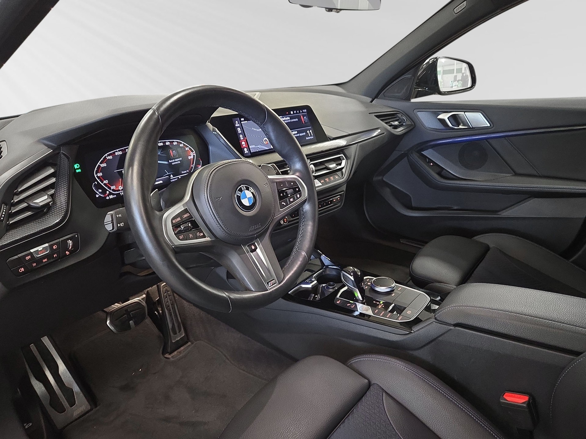BMW M135i xDrive Steptronic-image-3