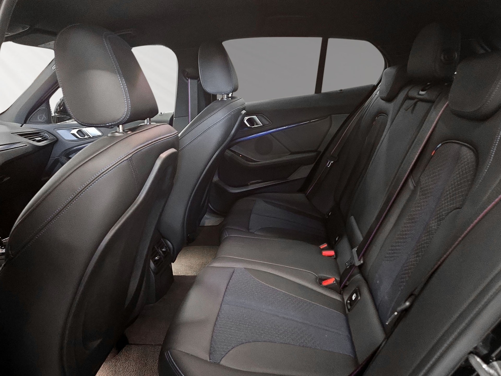 BMW M135i xDrive Steptronic-image-6