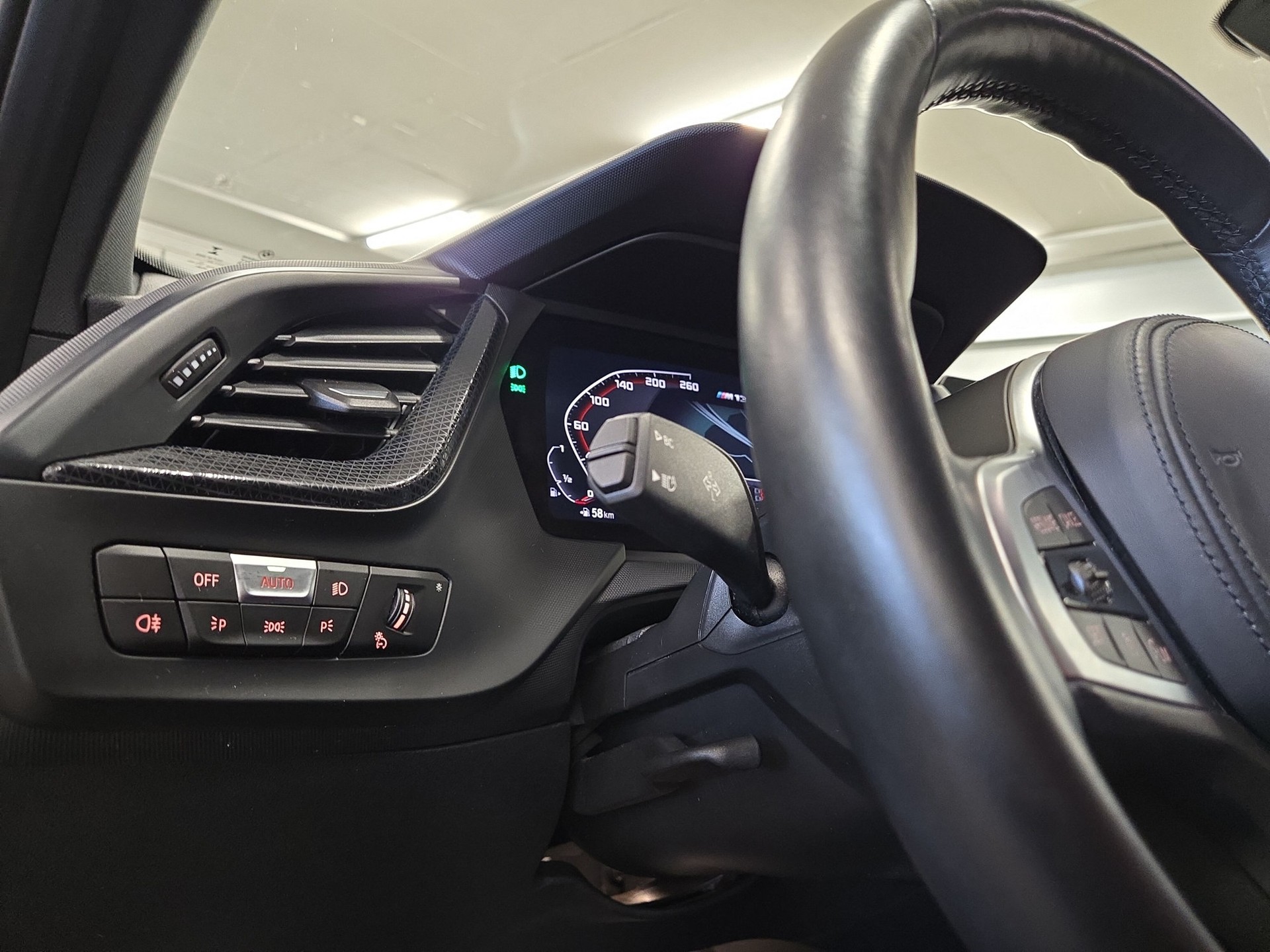 BMW M135i xDrive Steptronic-image-18