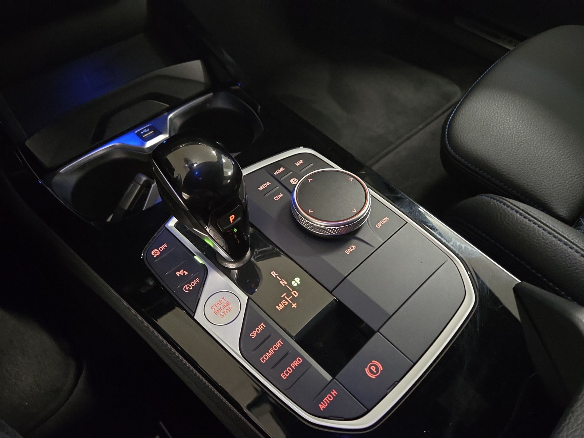 BMW M135i xDrive Steptronic-image-10