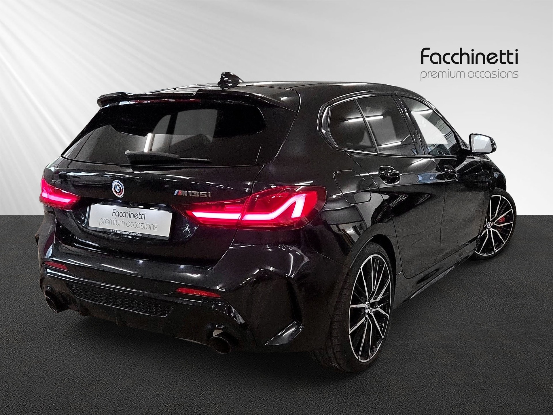 BMW M135i xDrive Steptronic-image-2