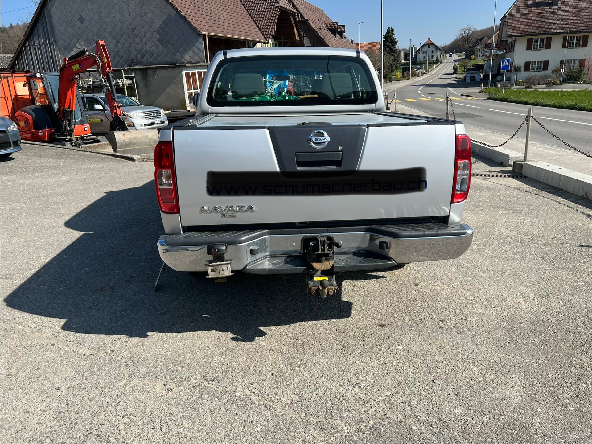 NISSAN NAVARA-image-1