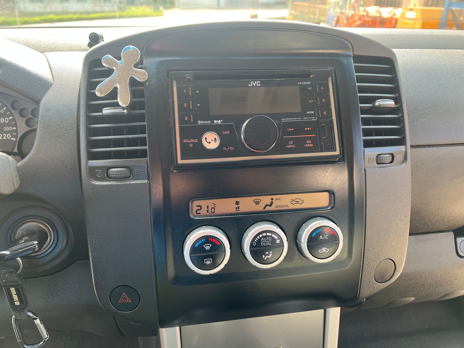 NISSAN NAVARA-image-3