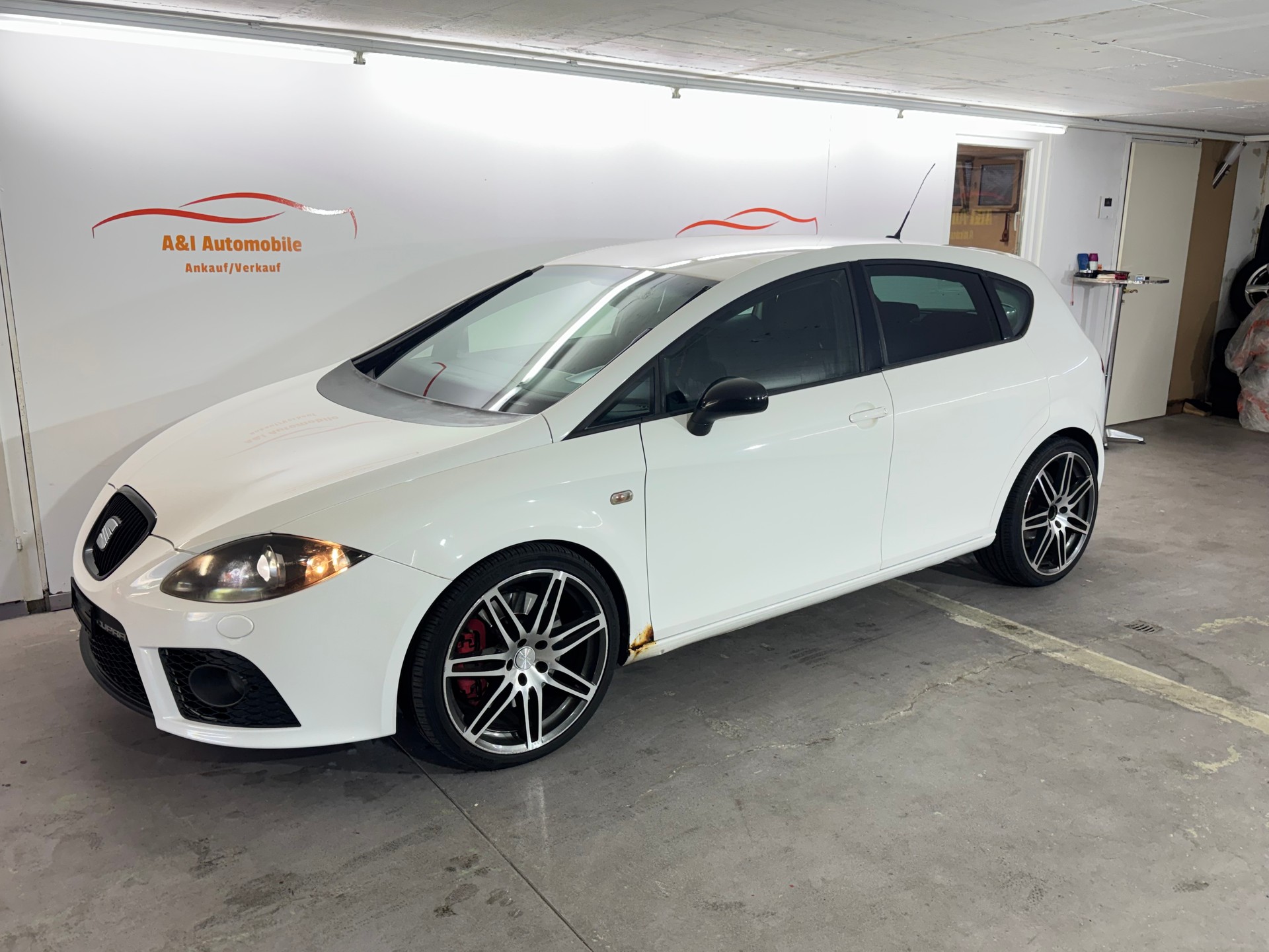 SEAT Leon 2.0 TSI Cupra-image-0