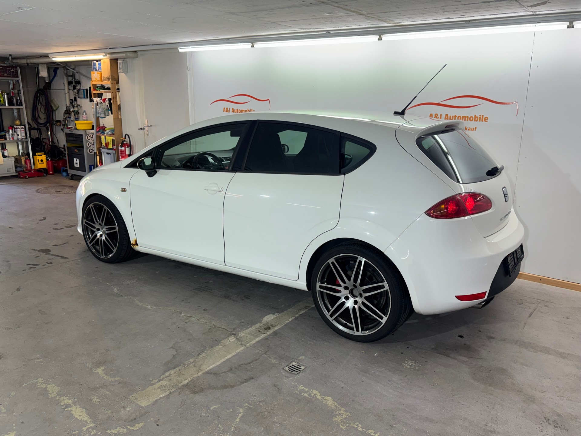 SEAT Leon 2.0 TSI Cupra-image-4