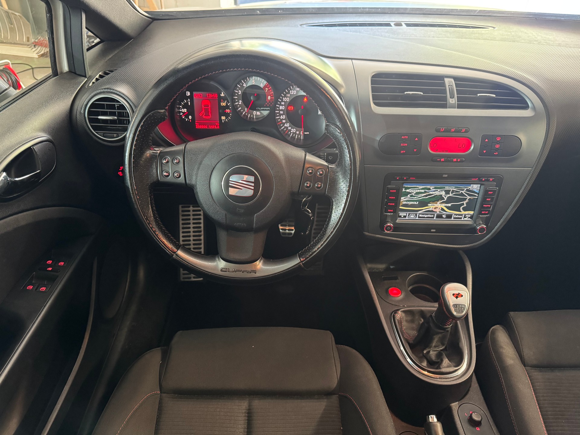 SEAT Leon 2.0 TSI Cupra-image-7