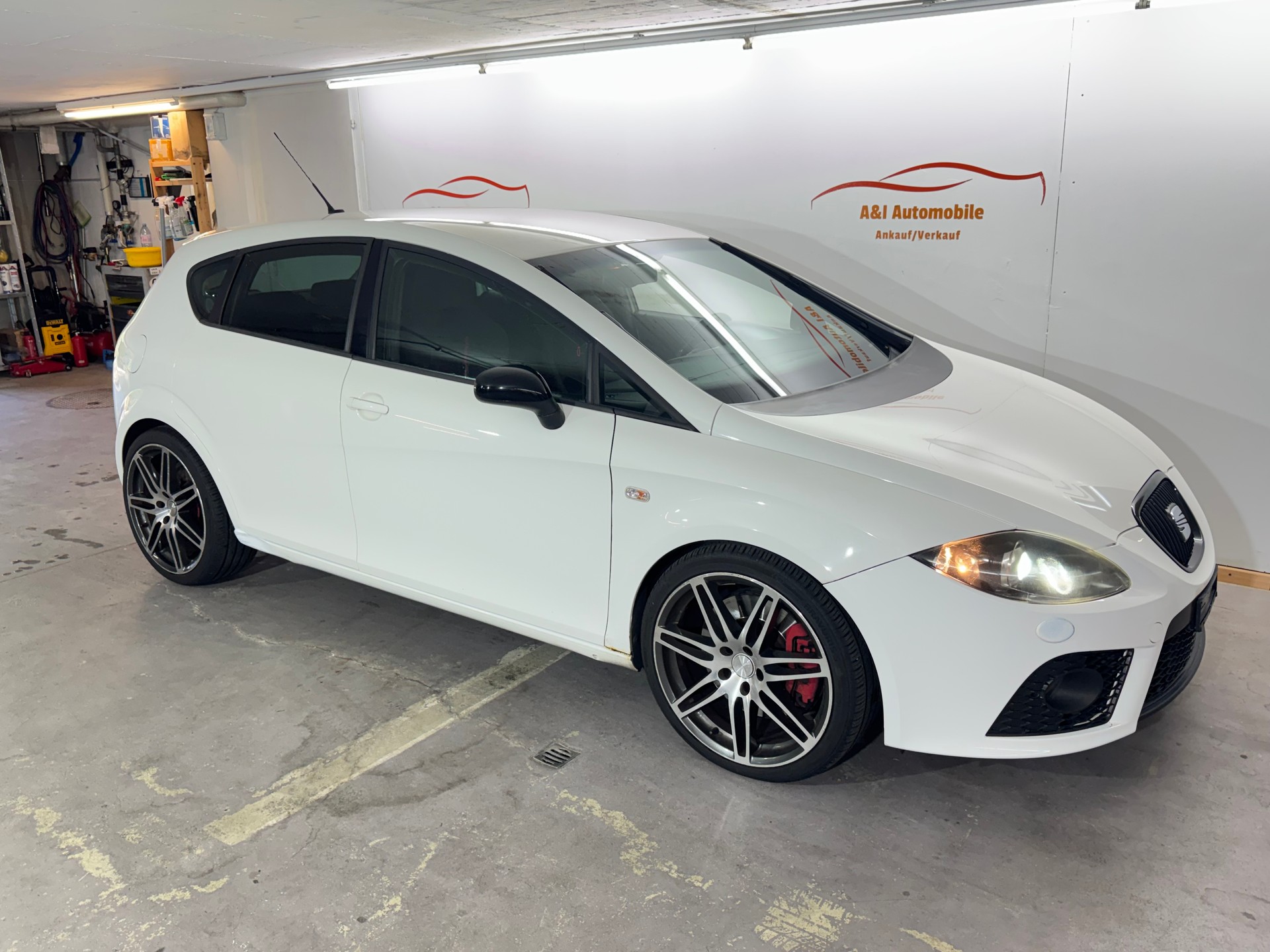 SEAT Leon 2.0 TSI Cupra-image-2