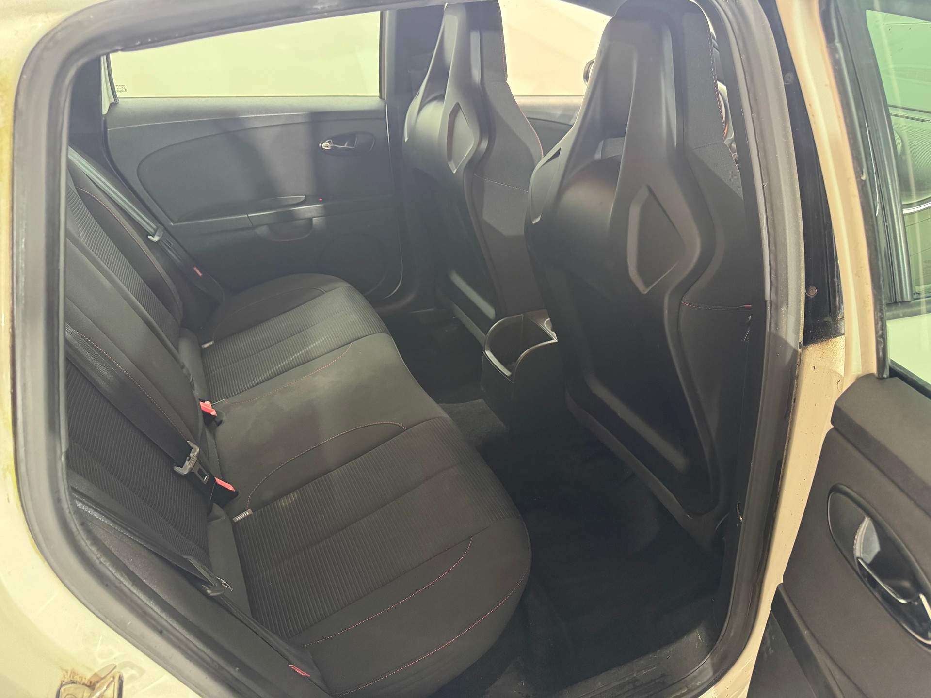 SEAT Leon 2.0 TSI Cupra-image-11