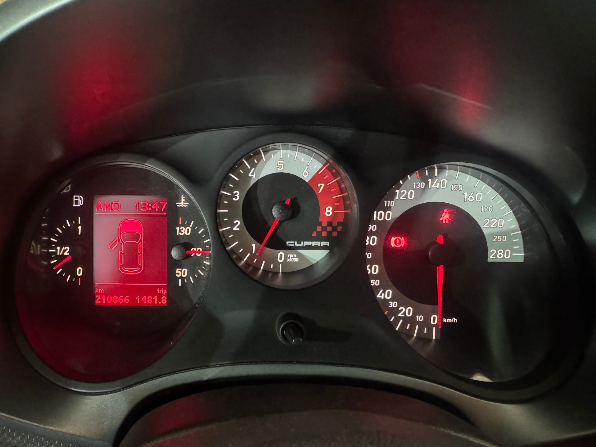 SEAT Leon 2.0 TSI Cupra-image-13