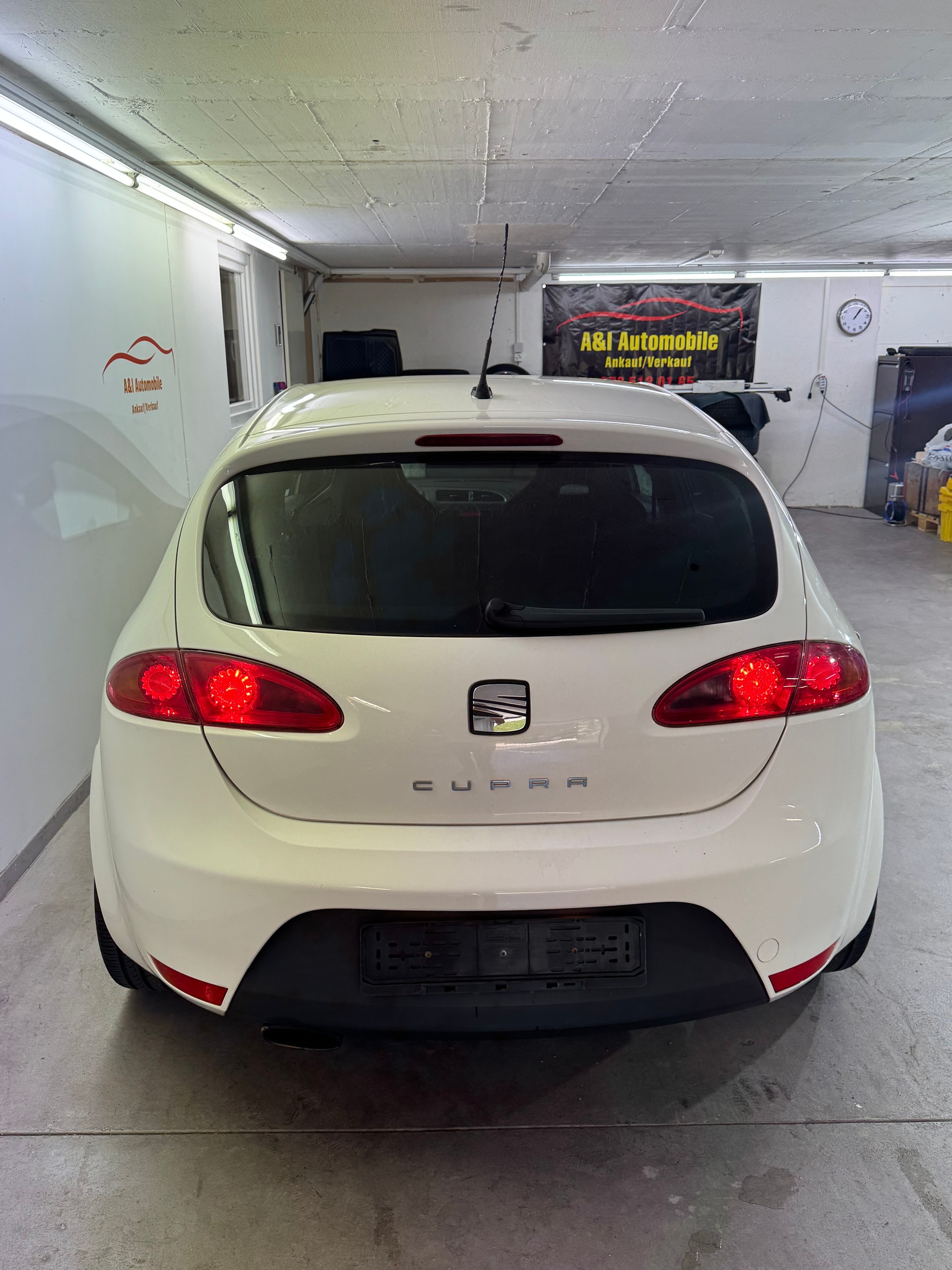 SEAT Leon 2.0 TSI Cupra-image-6
