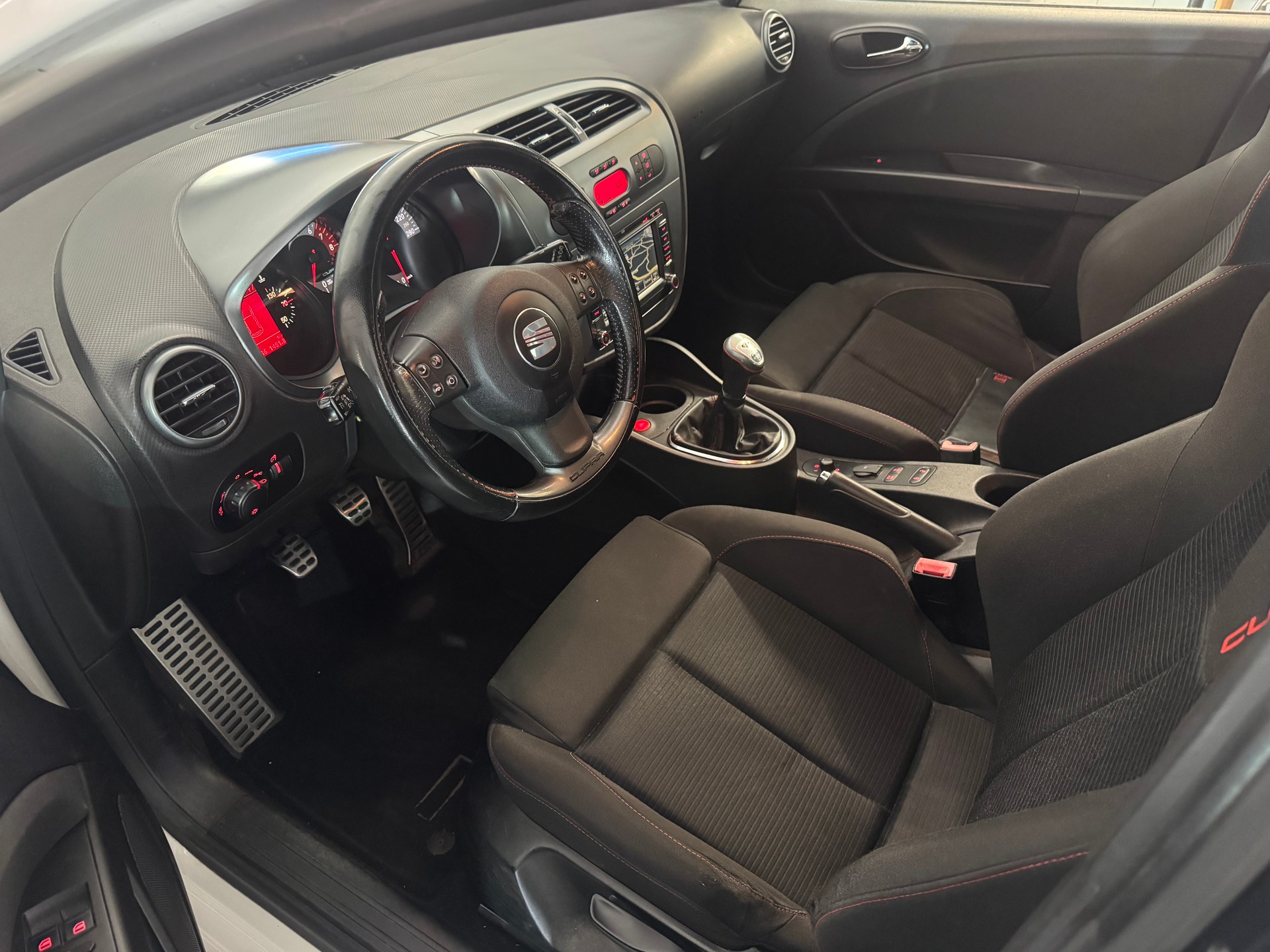 SEAT Leon 2.0 TSI Cupra-image-8