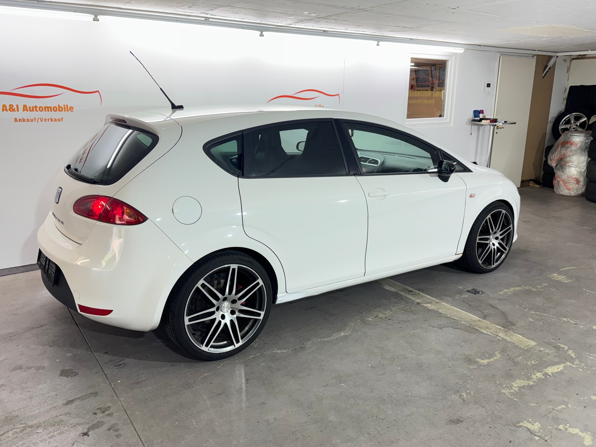 SEAT Leon 2.0 TSI Cupra-image-3
