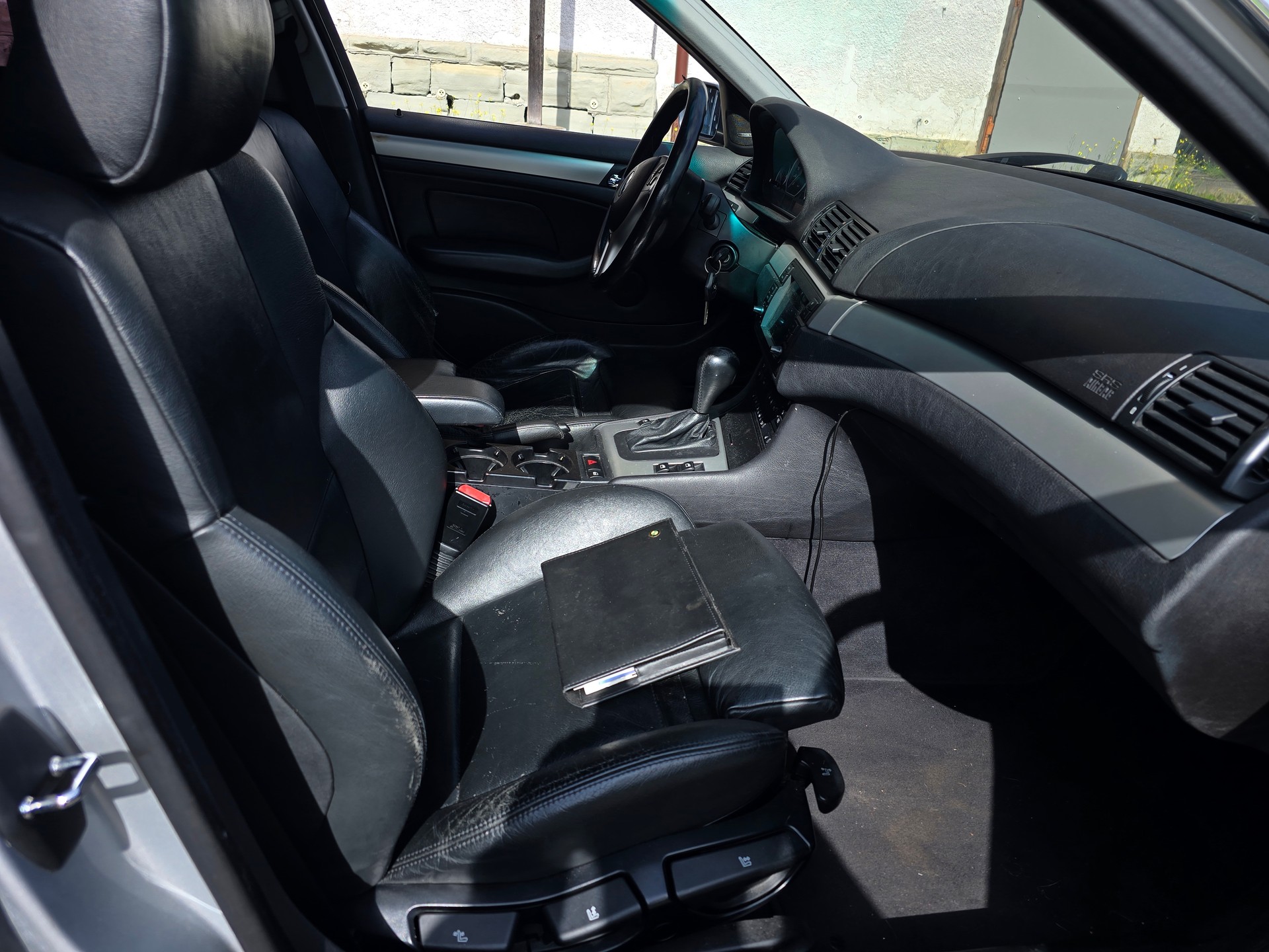 BMW 330xi-image-4