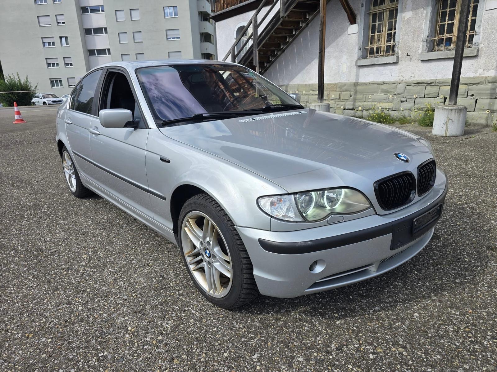 BMW 330xi-image-0