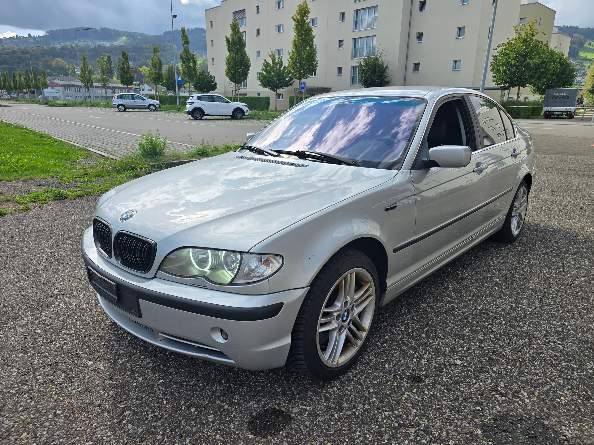 BMW 330xi-image-1