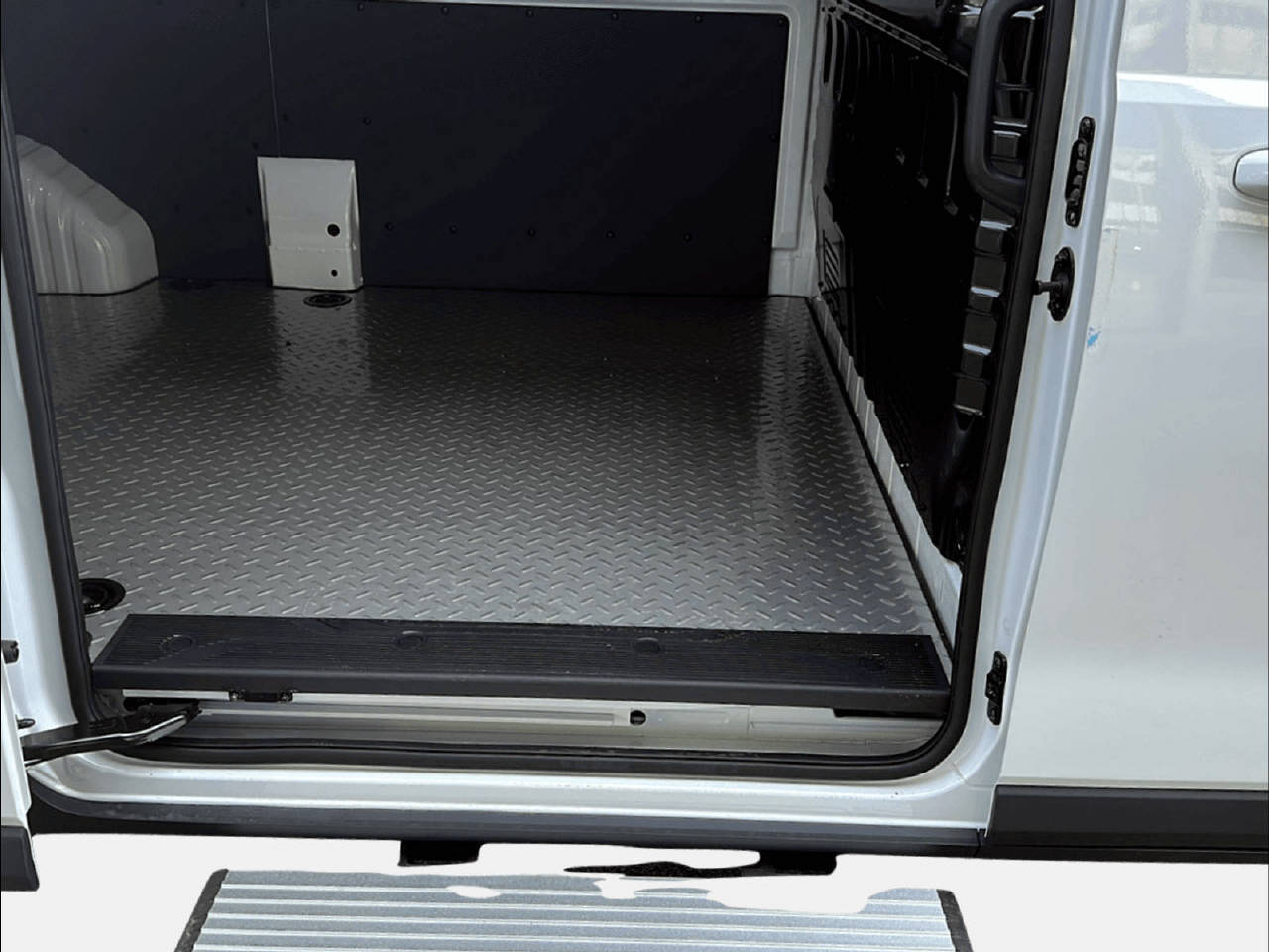 MAXUS Deliver 7 Kaw. L2H1 2.0 TD Base-image-4