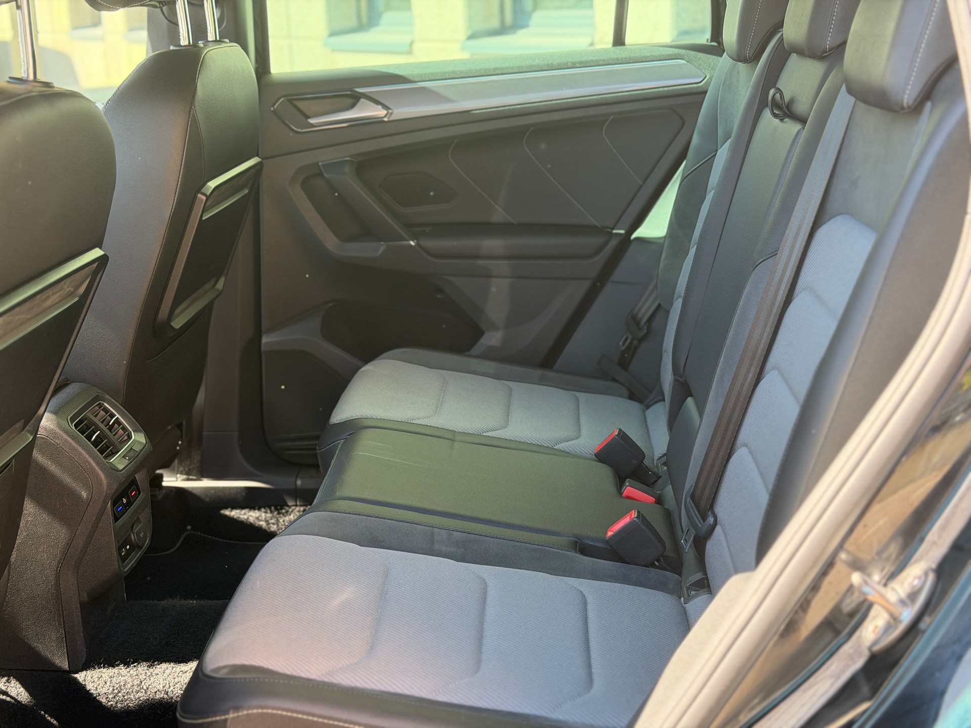 VW Tiguan 2.0 TDI SCR Highline 4Motion DSG R-Line-image-16