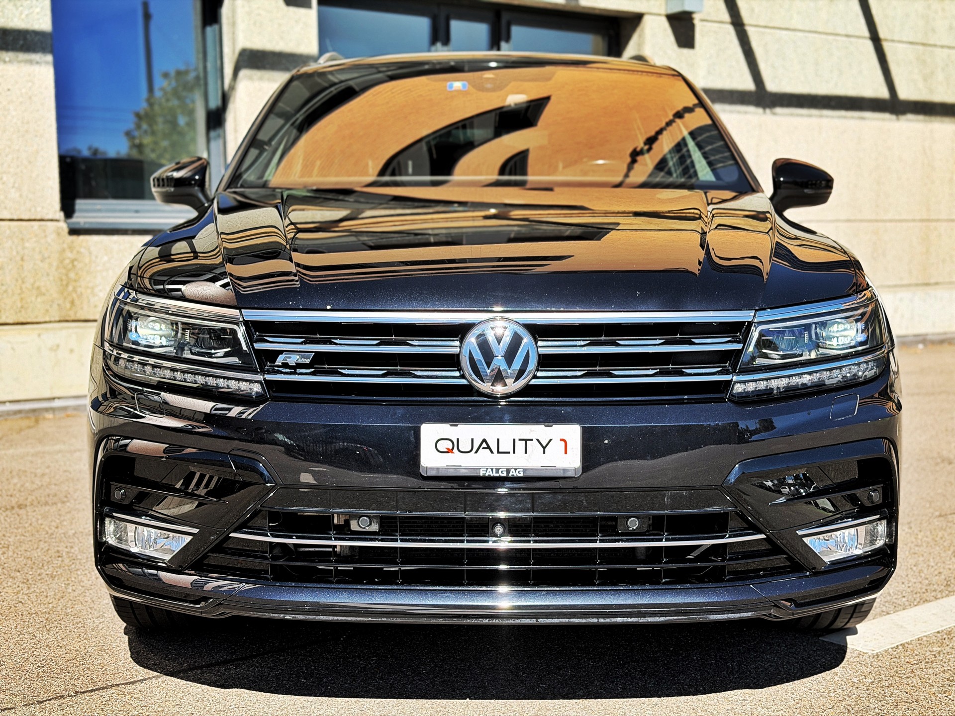 VW Tiguan 2.0 TDI SCR Highline 4Motion DSG R-Line-image-4