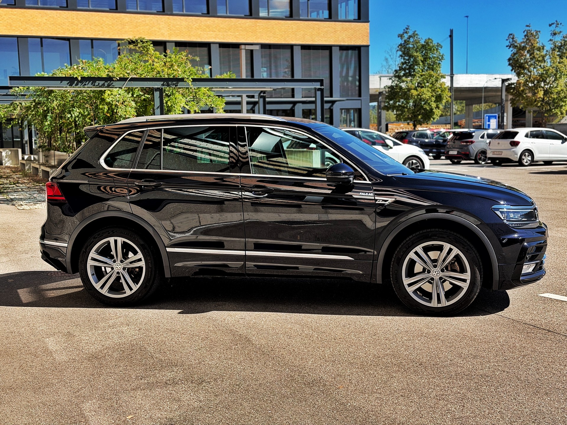 VW Tiguan 2.0 TDI SCR Highline 4Motion DSG R-Line-image-6