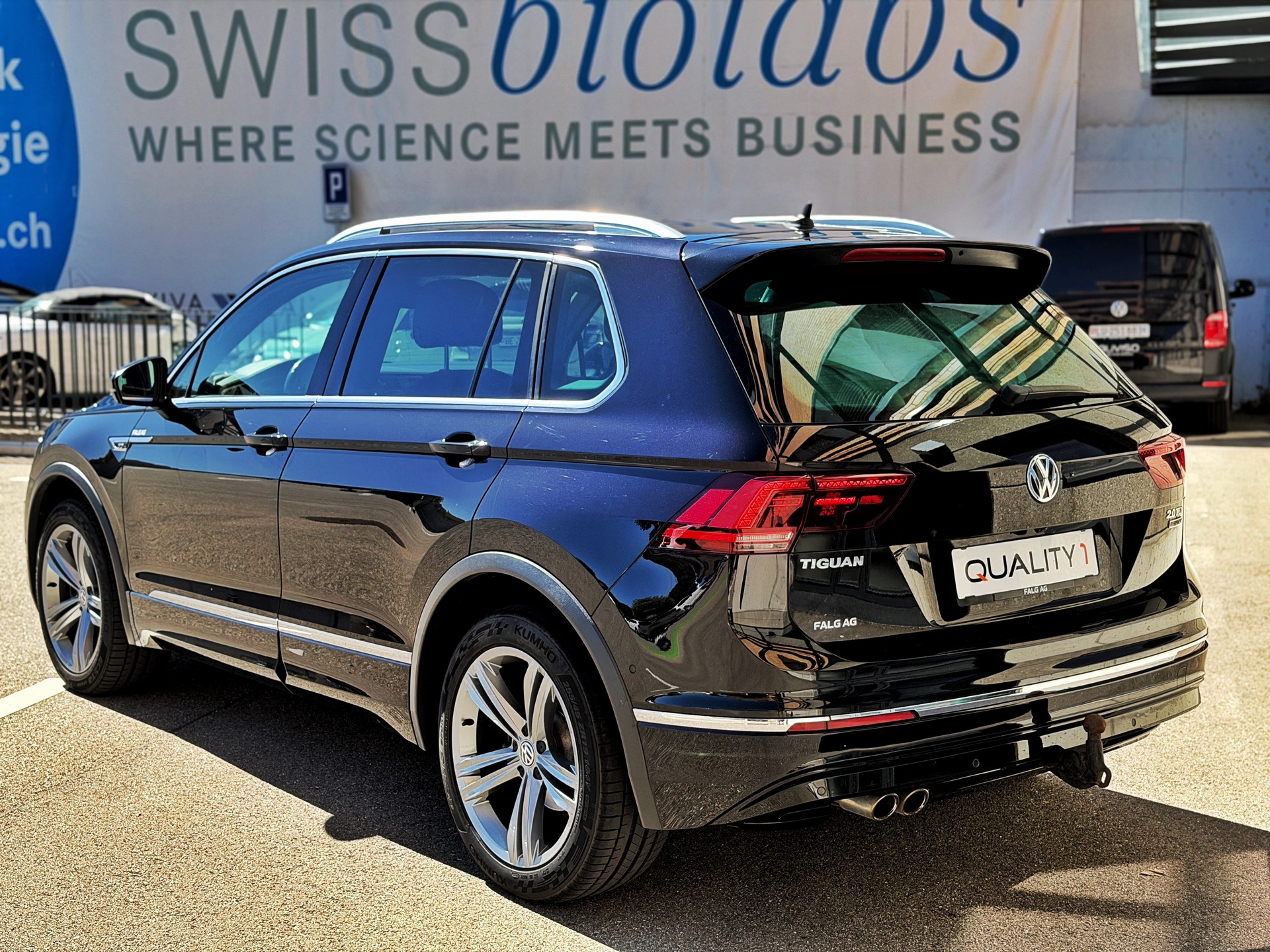 VW Tiguan 2.0 TDI SCR Highline 4Motion DSG R-Line-image-2