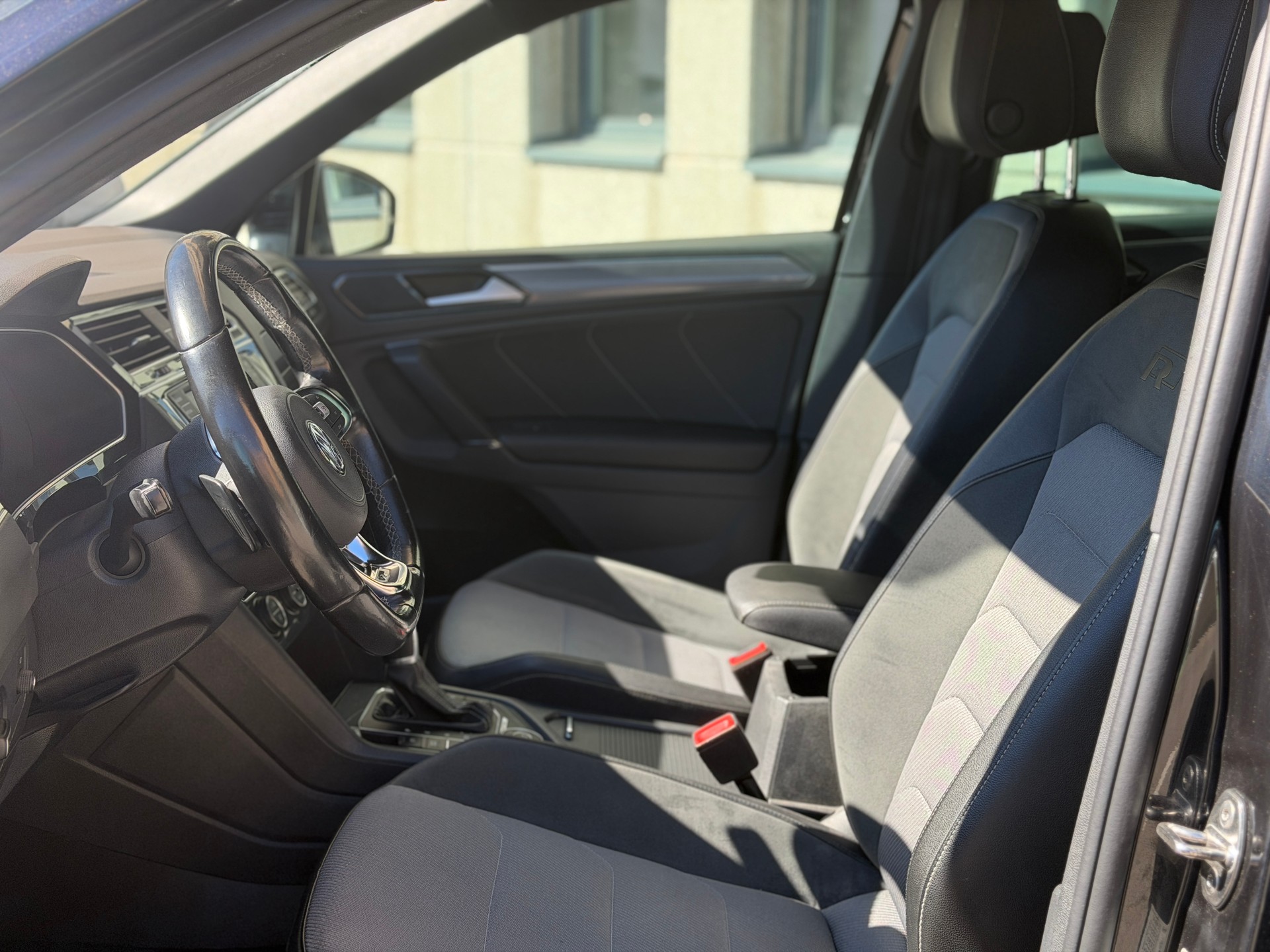 VW Tiguan 2.0 TDI SCR Highline 4Motion DSG R-Line-image-15