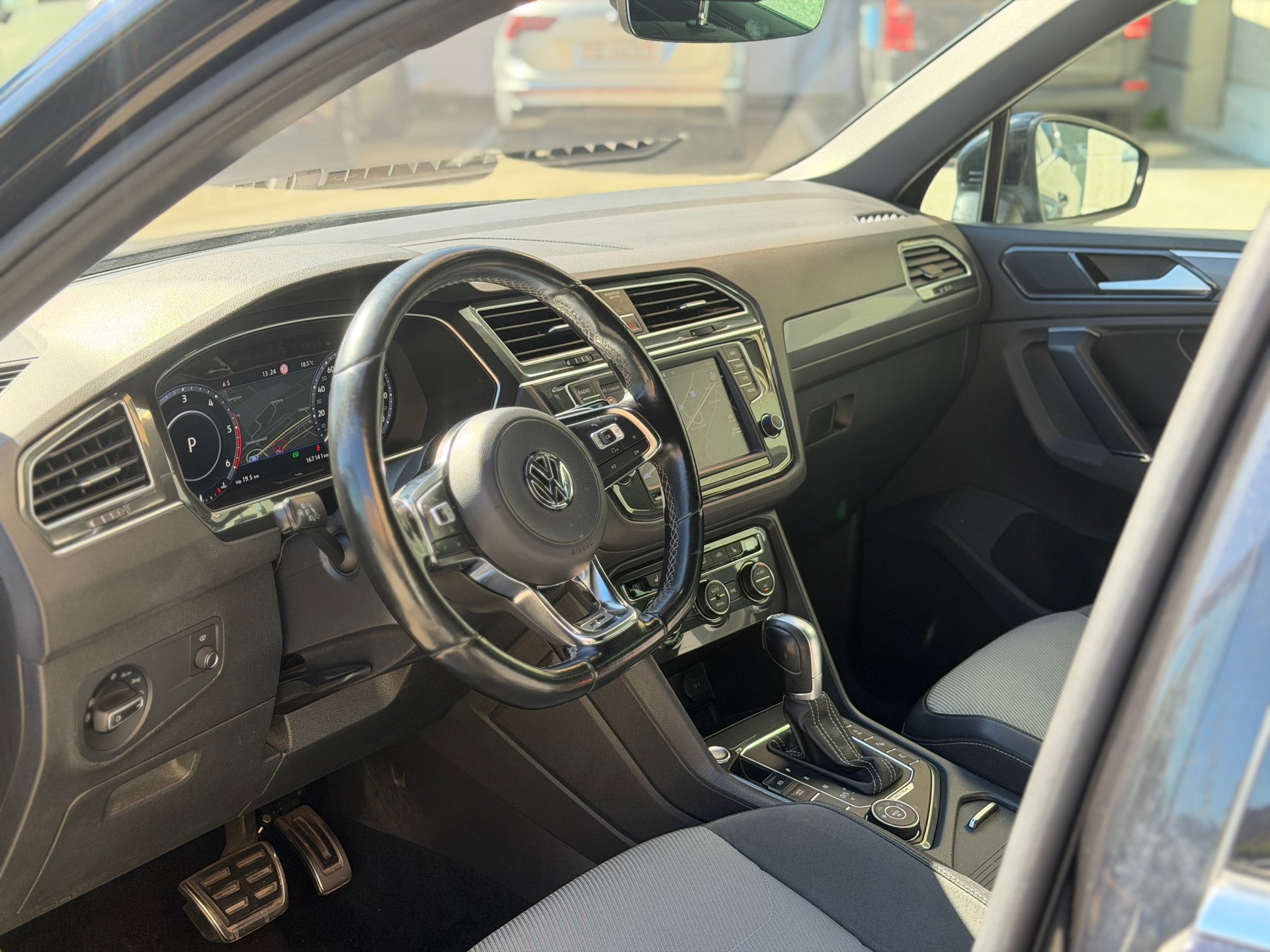 VW Tiguan 2.0 TDI SCR Highline 4Motion DSG R-Line-image-10
