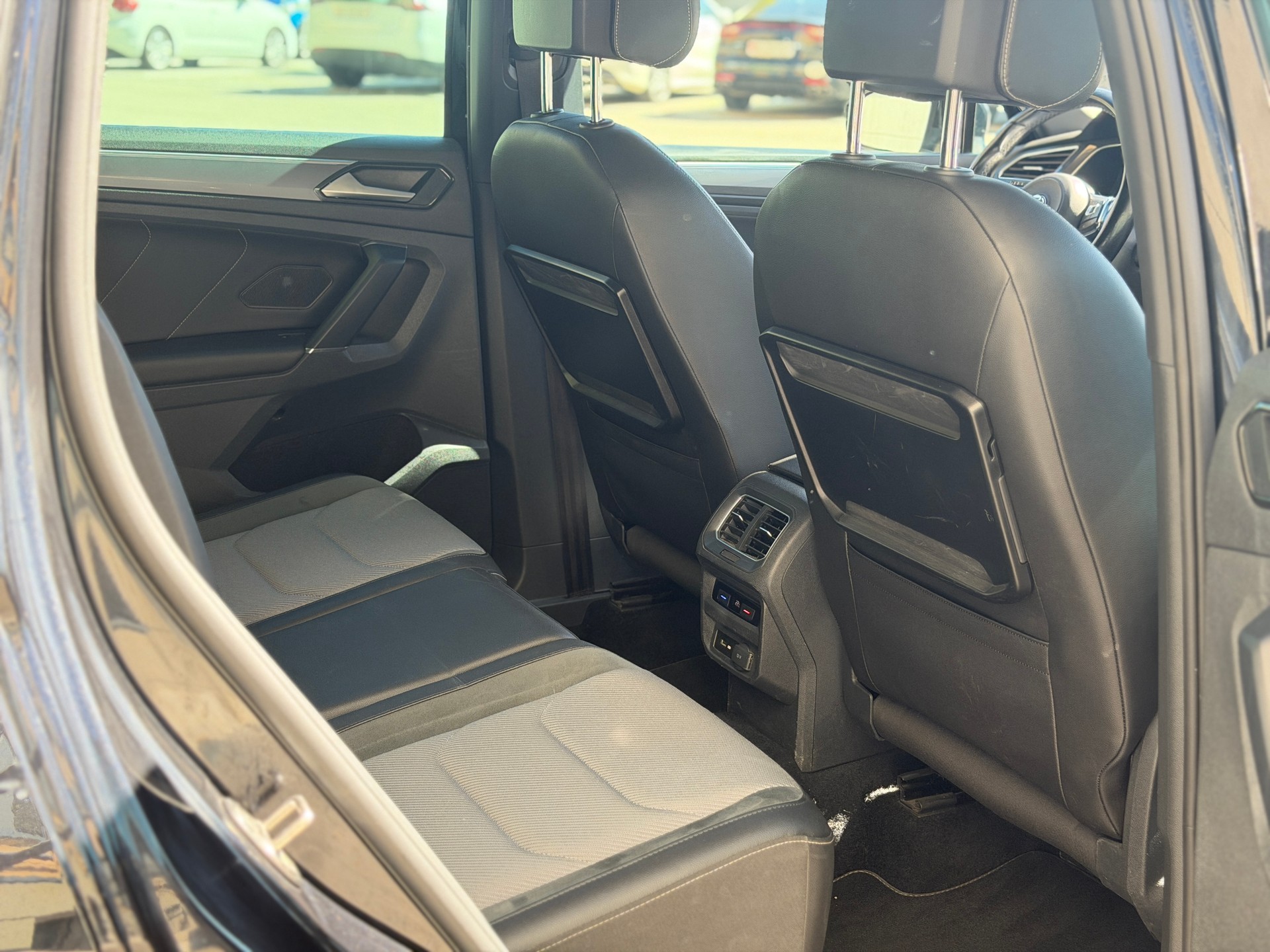VW Tiguan 2.0 TDI SCR Highline 4Motion DSG R-Line-image-19