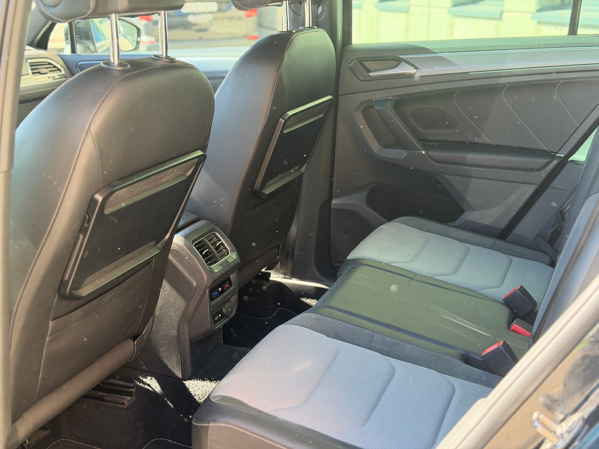 VW Tiguan 2.0 TDI SCR Highline 4Motion DSG R-Line-image-17