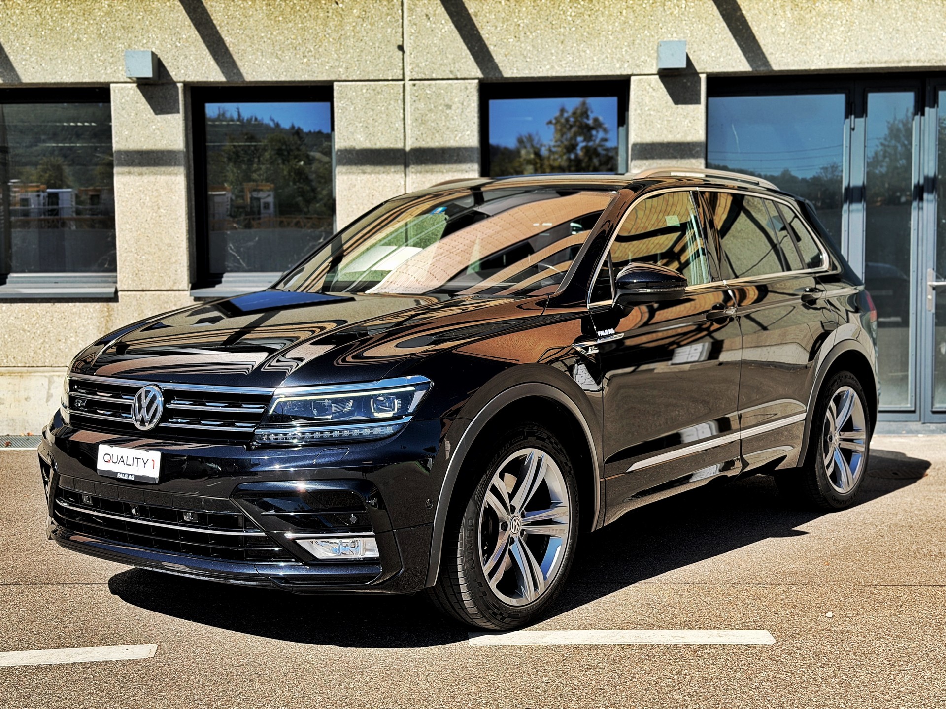 VW Tiguan 2.0 TDI SCR Highline 4Motion DSG R-Line-image-0
