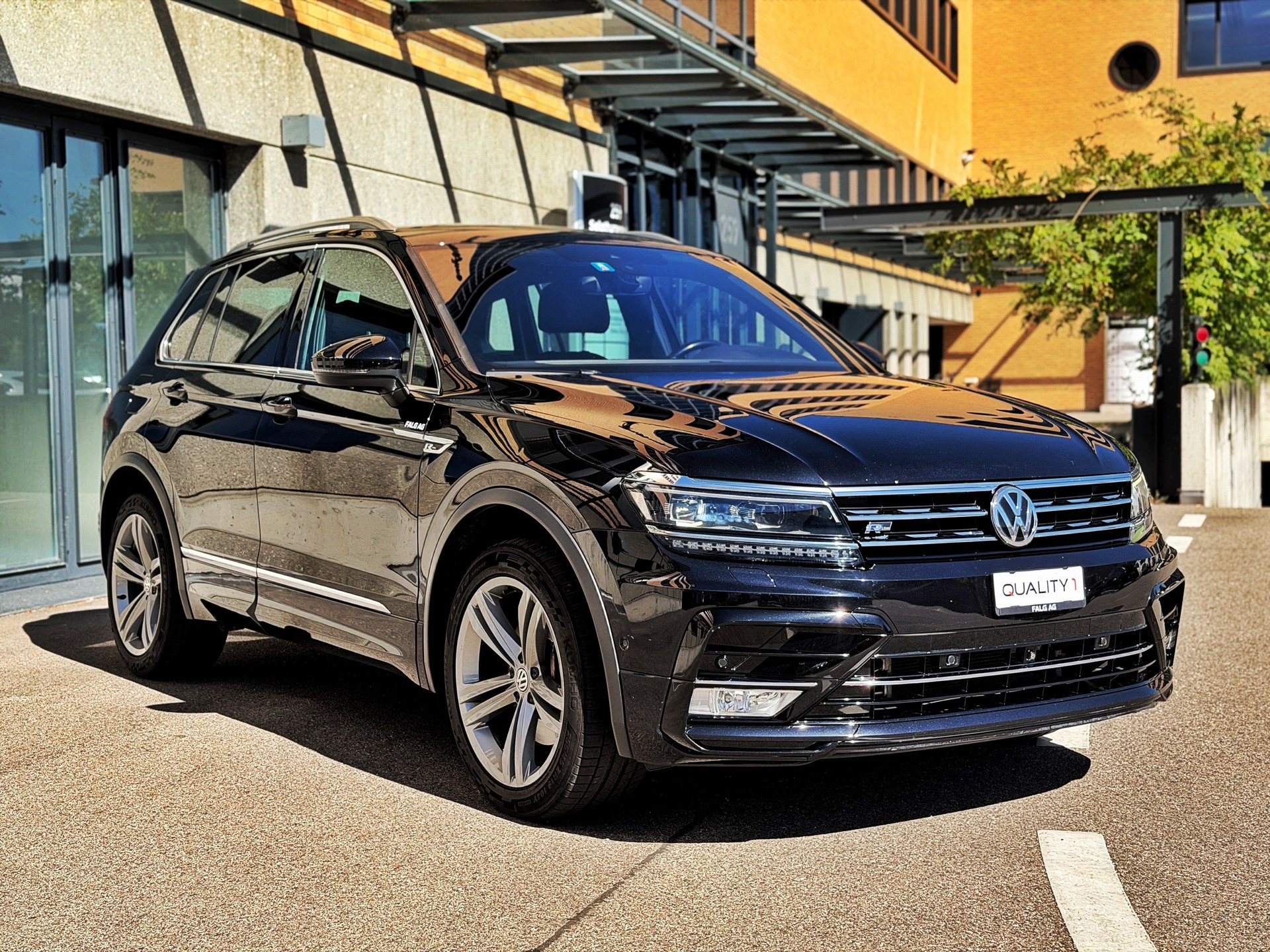 VW Tiguan 2.0 TDI SCR Highline 4Motion DSG R-Line-image-5