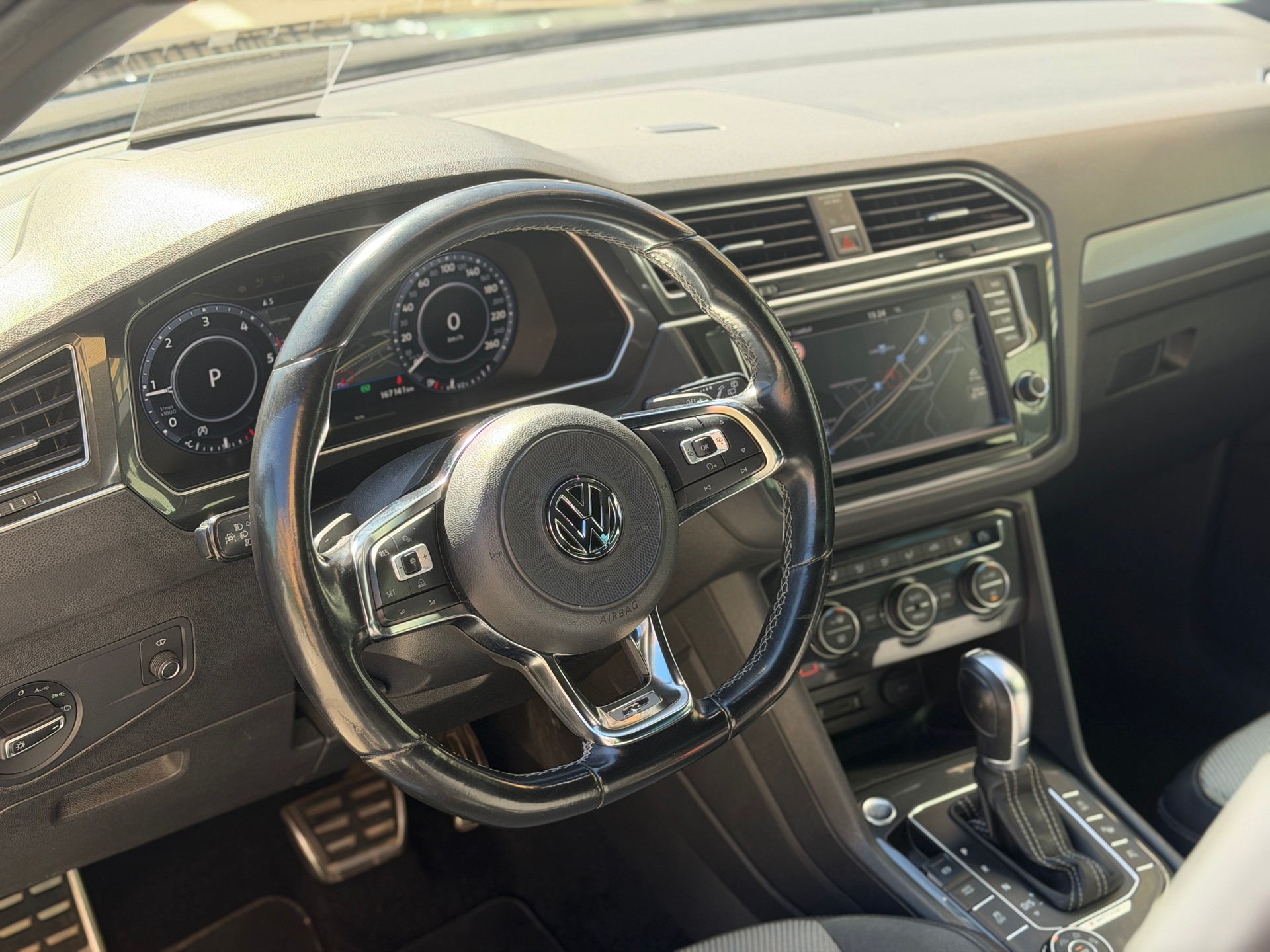 VW Tiguan 2.0 TDI SCR Highline 4Motion DSG R-Line-image-13