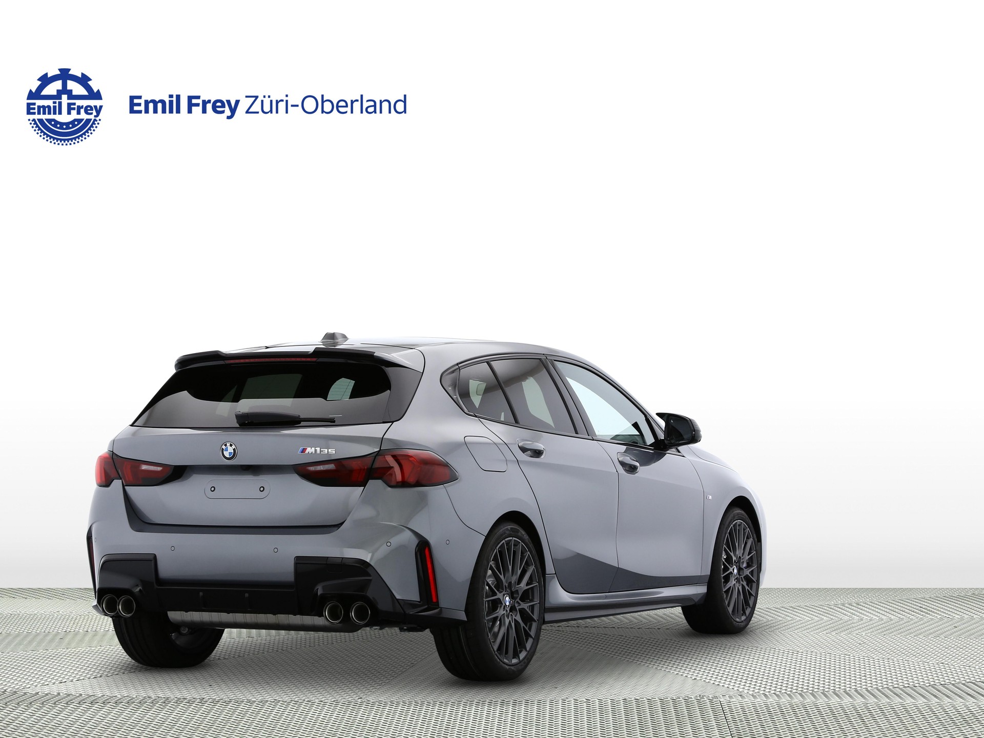 BMW 1er Reihe F70 M135i xDrive-image-2