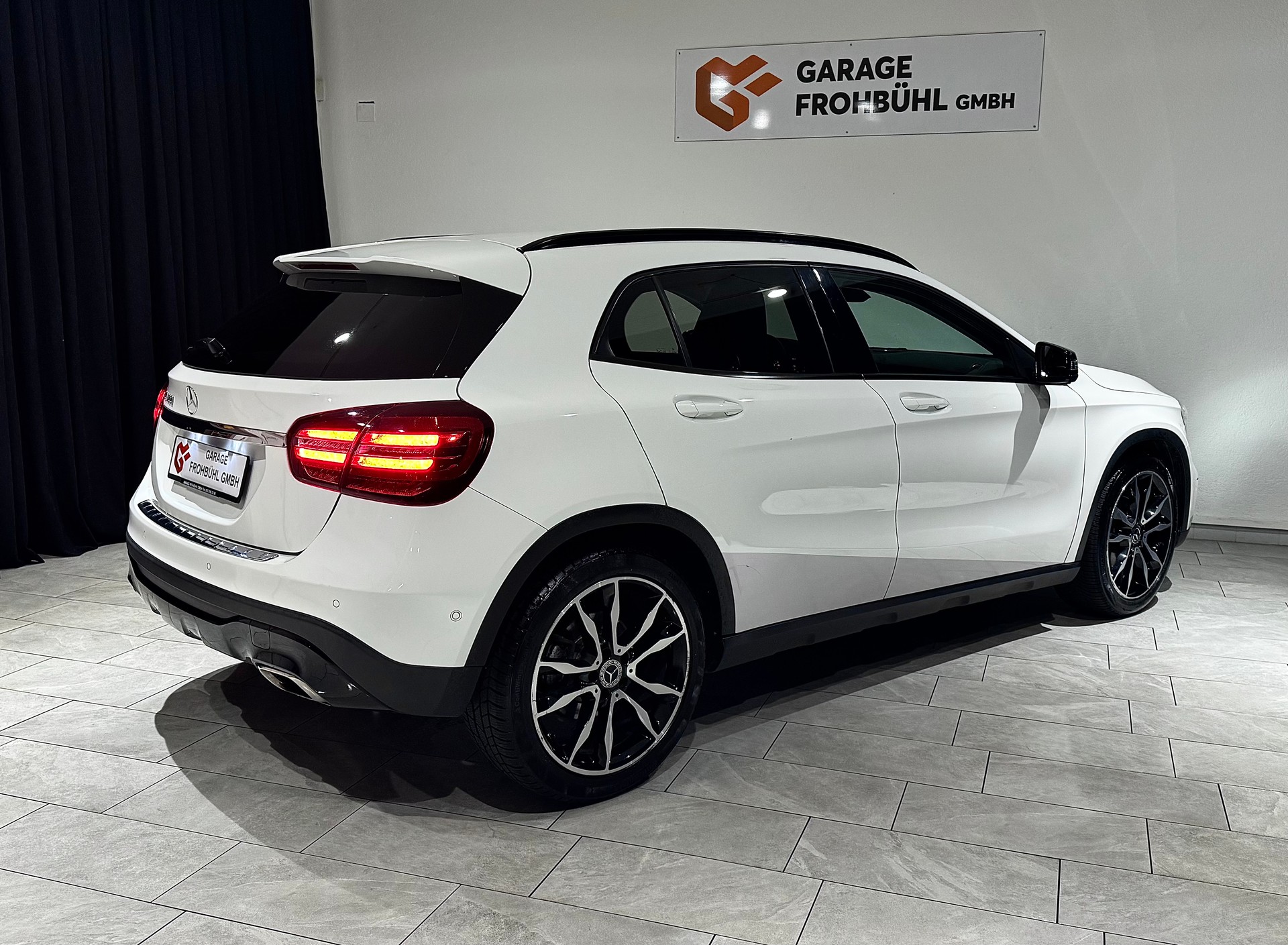 MERCEDES-BENZ GLA 200 Night Star 7G-DCT-image-7