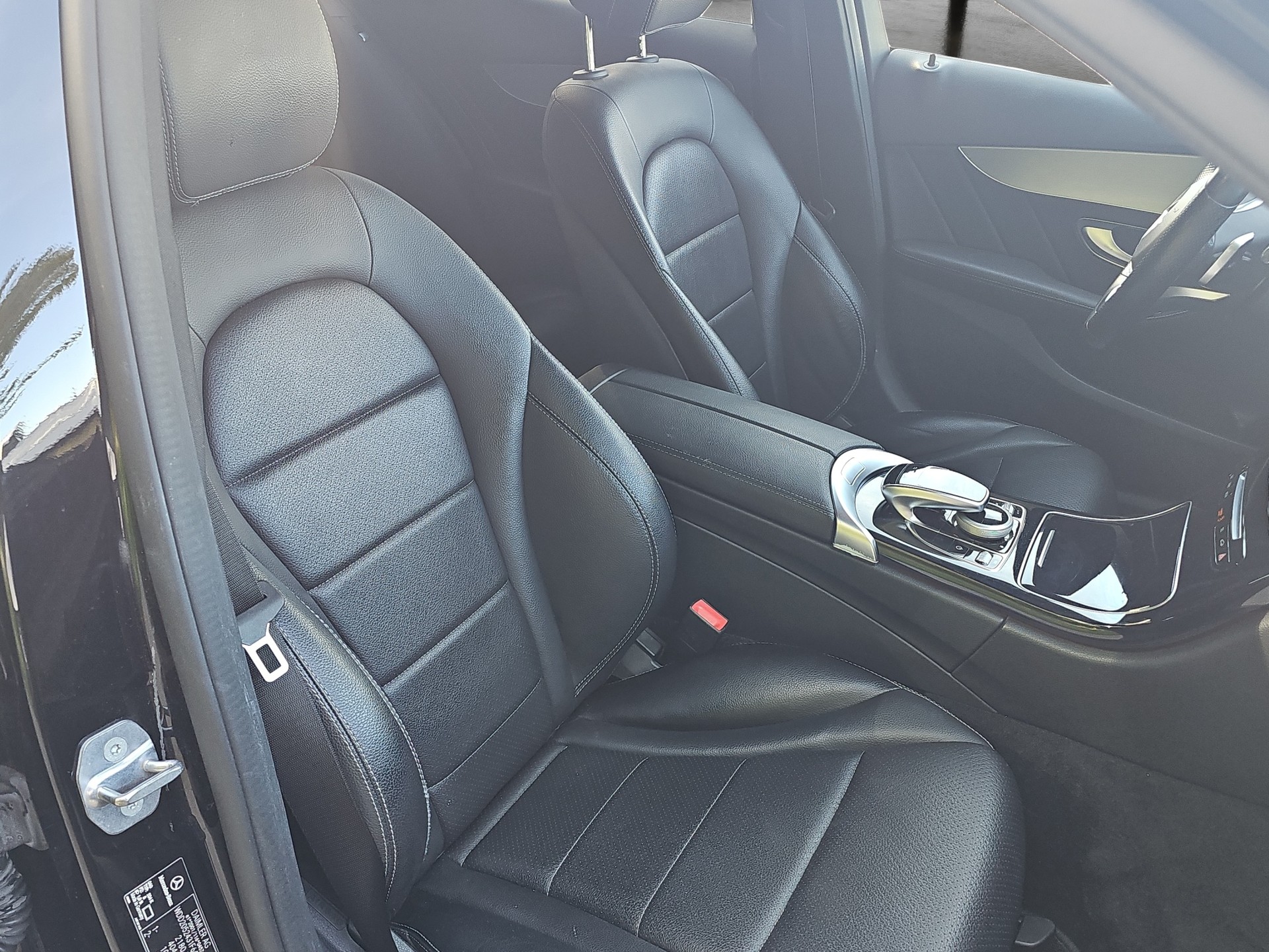 MERCEDES-BENZ C 200 AMG Line 4Matic 9G-Tronic-image-12