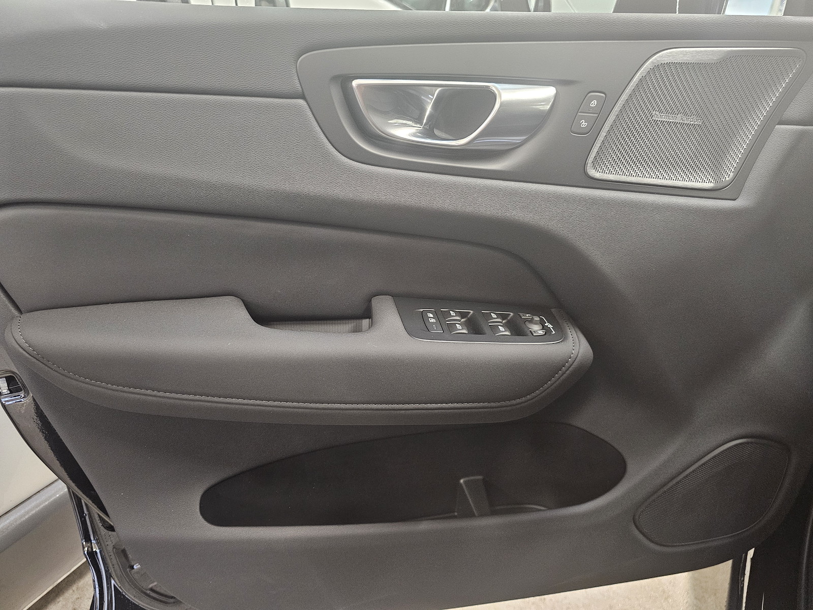 VOLVO XC60 2.0 T6 TE Core eAWD-image-13
