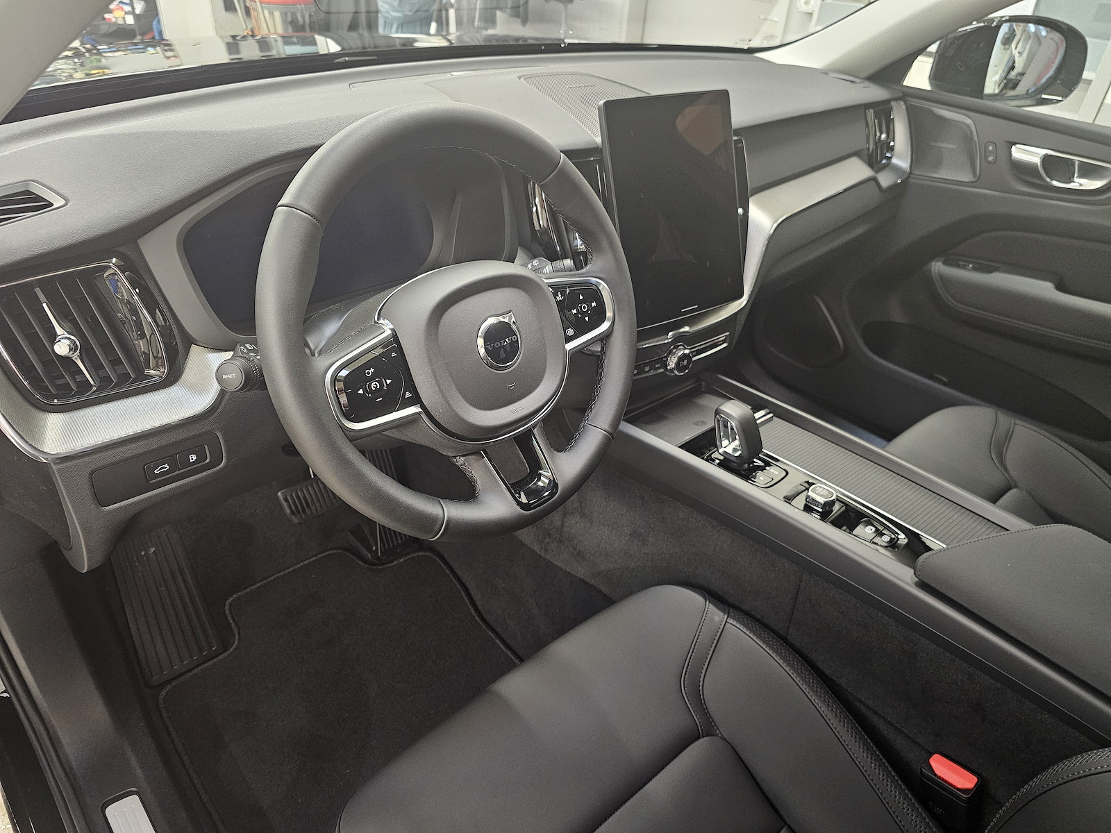 VOLVO XC60 2.0 T6 TE Core eAWD-image-8