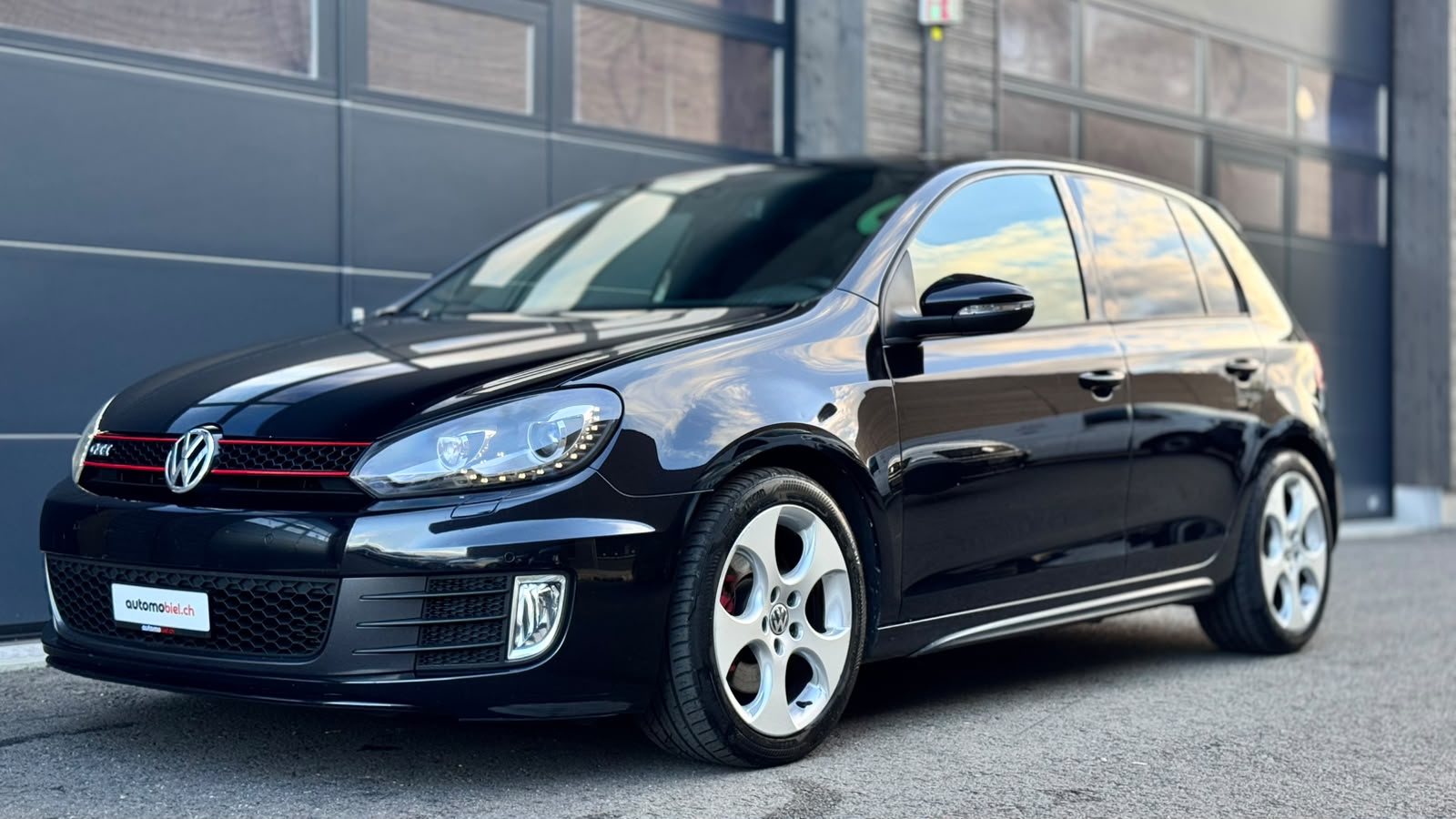 VW Golf 2.0 TSI GTI-image-2