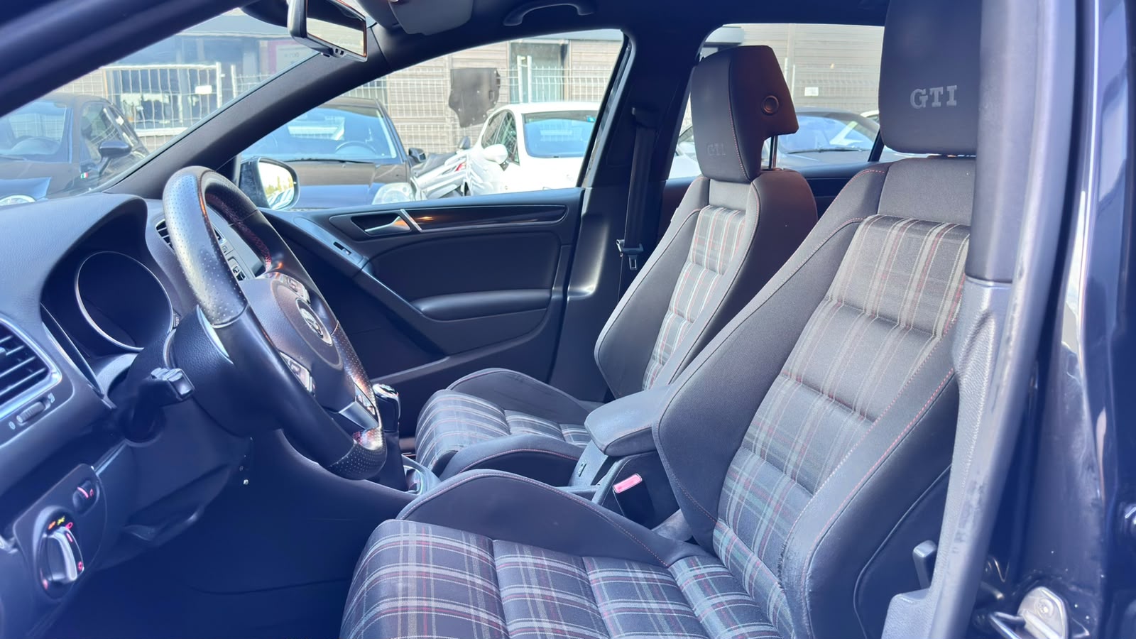 VW Golf 2.0 TSI GTI-image-12