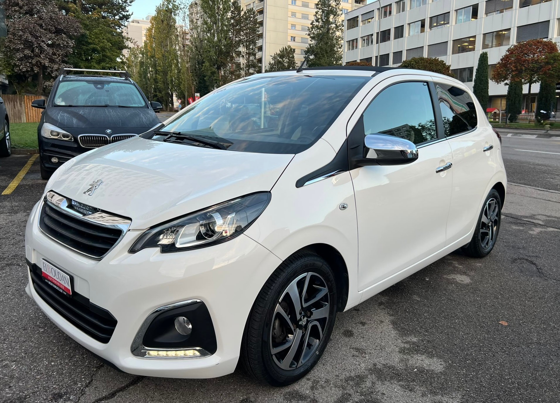 PEUGEOT 108 1.2 VTi Allure-image-2