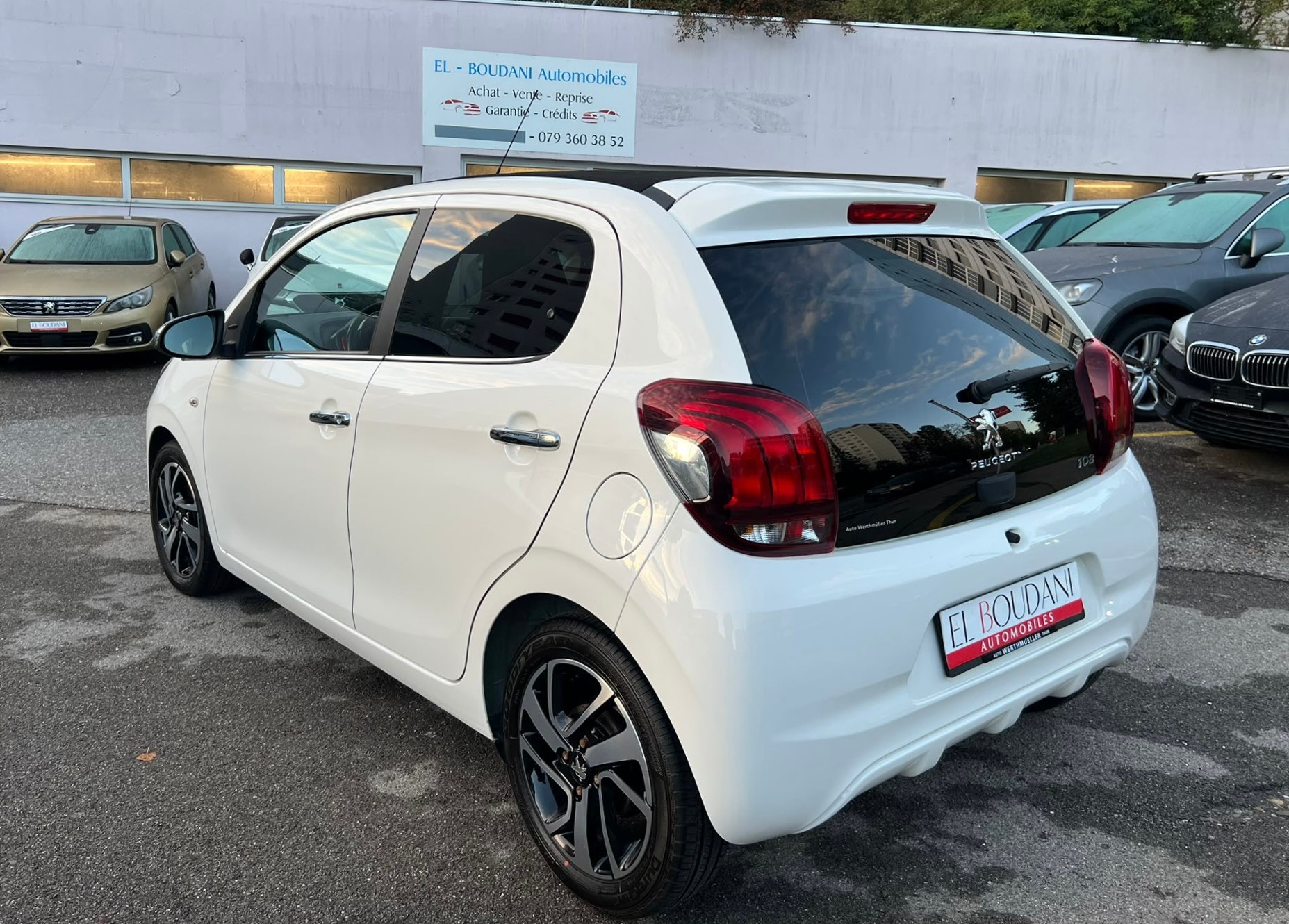 PEUGEOT 108 1.2 VTi Allure-image-5