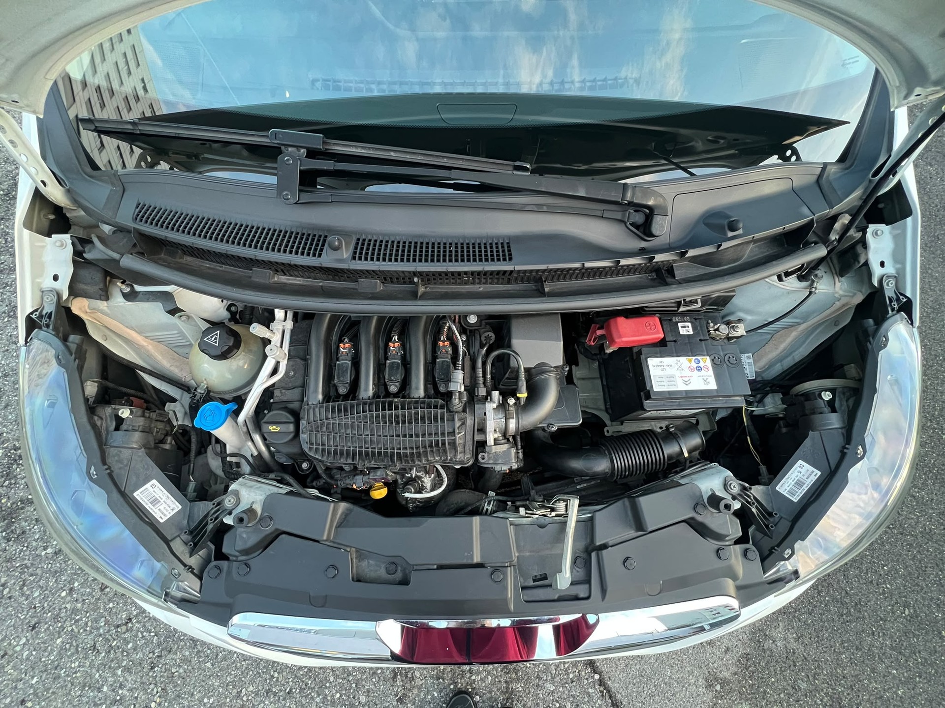 PEUGEOT 108 1.2 VTi Allure-image-12
