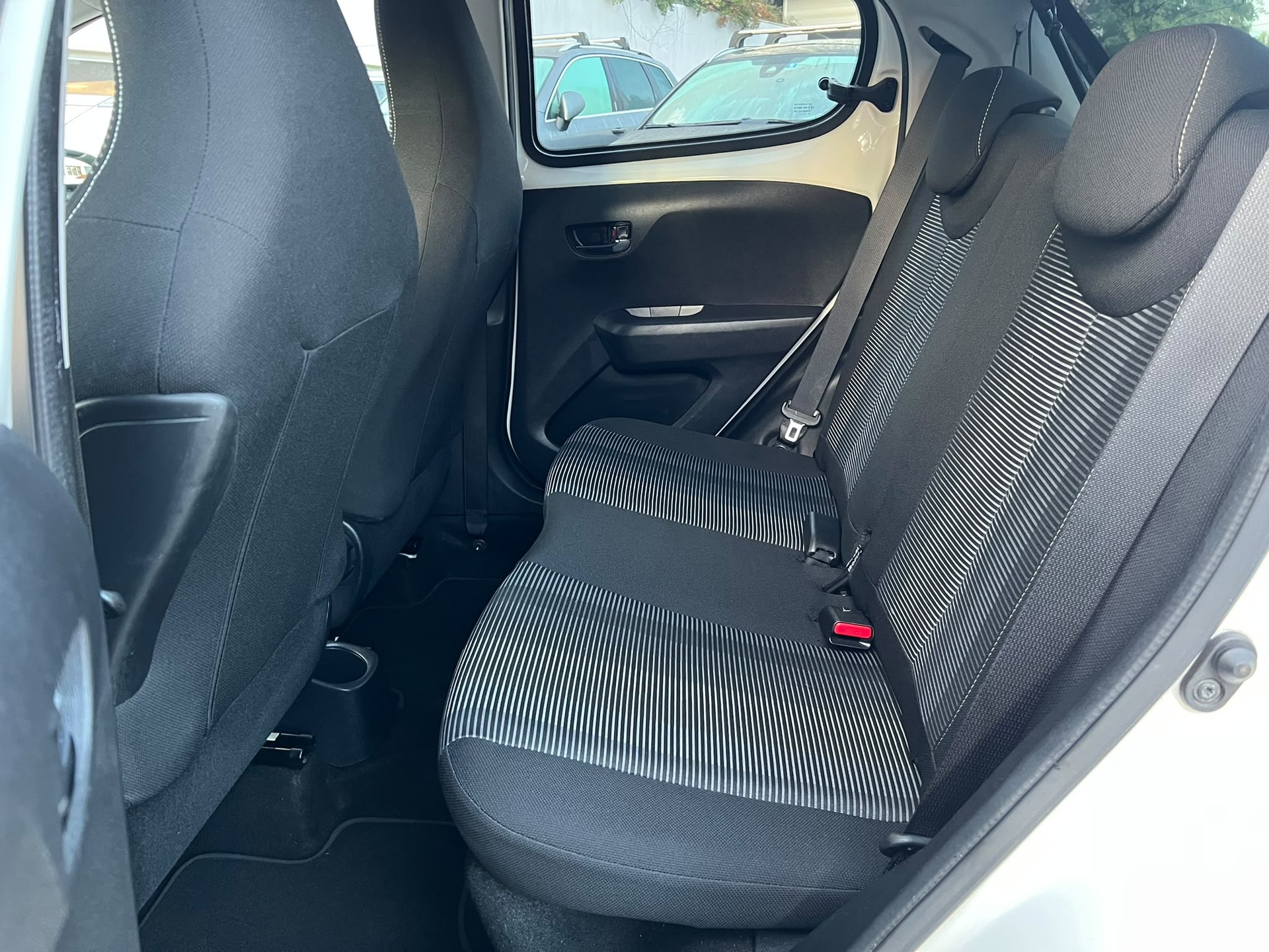 PEUGEOT 108 1.2 VTi Allure-image-11