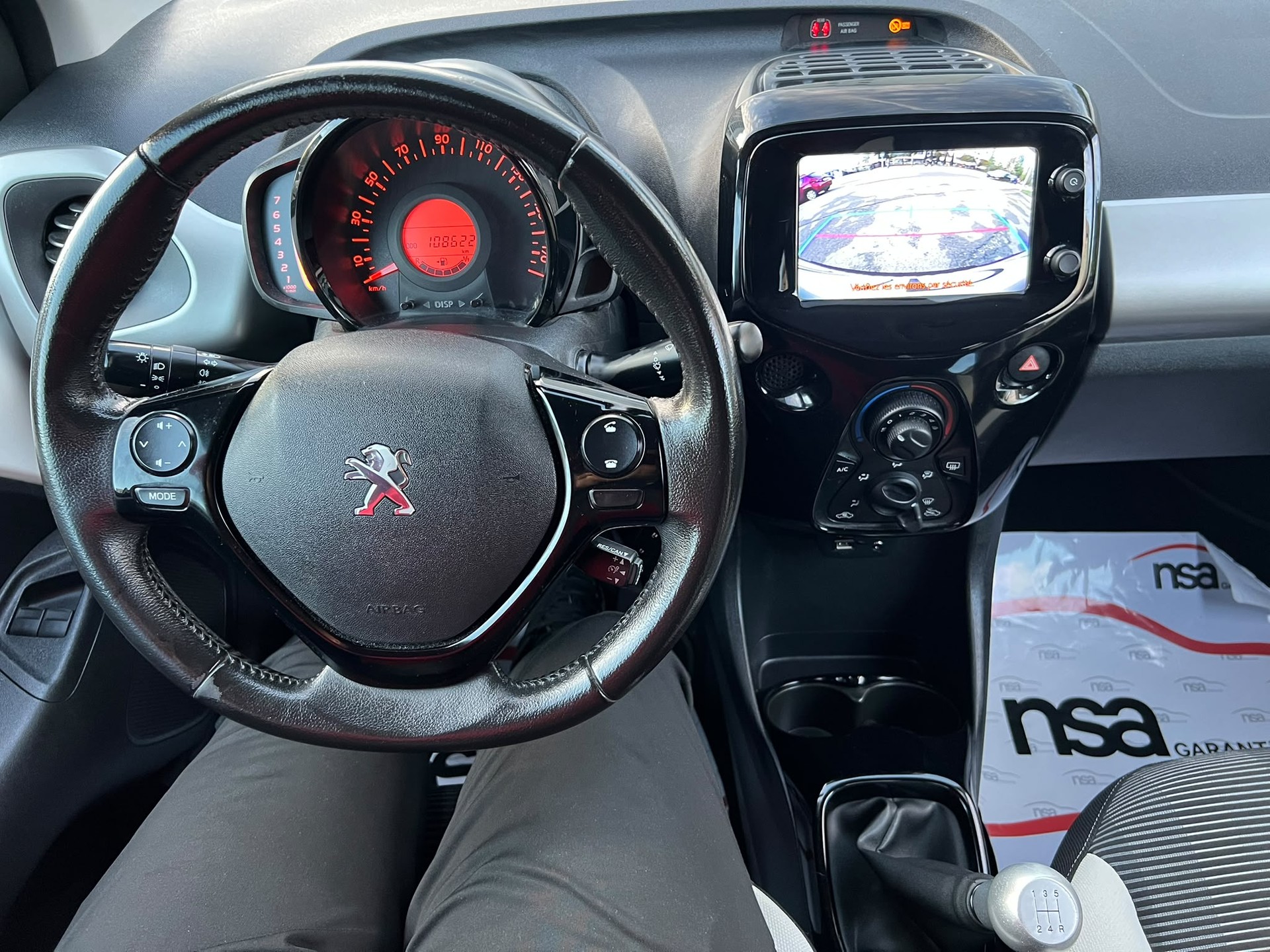 PEUGEOT 108 1.2 VTi Allure-image-10