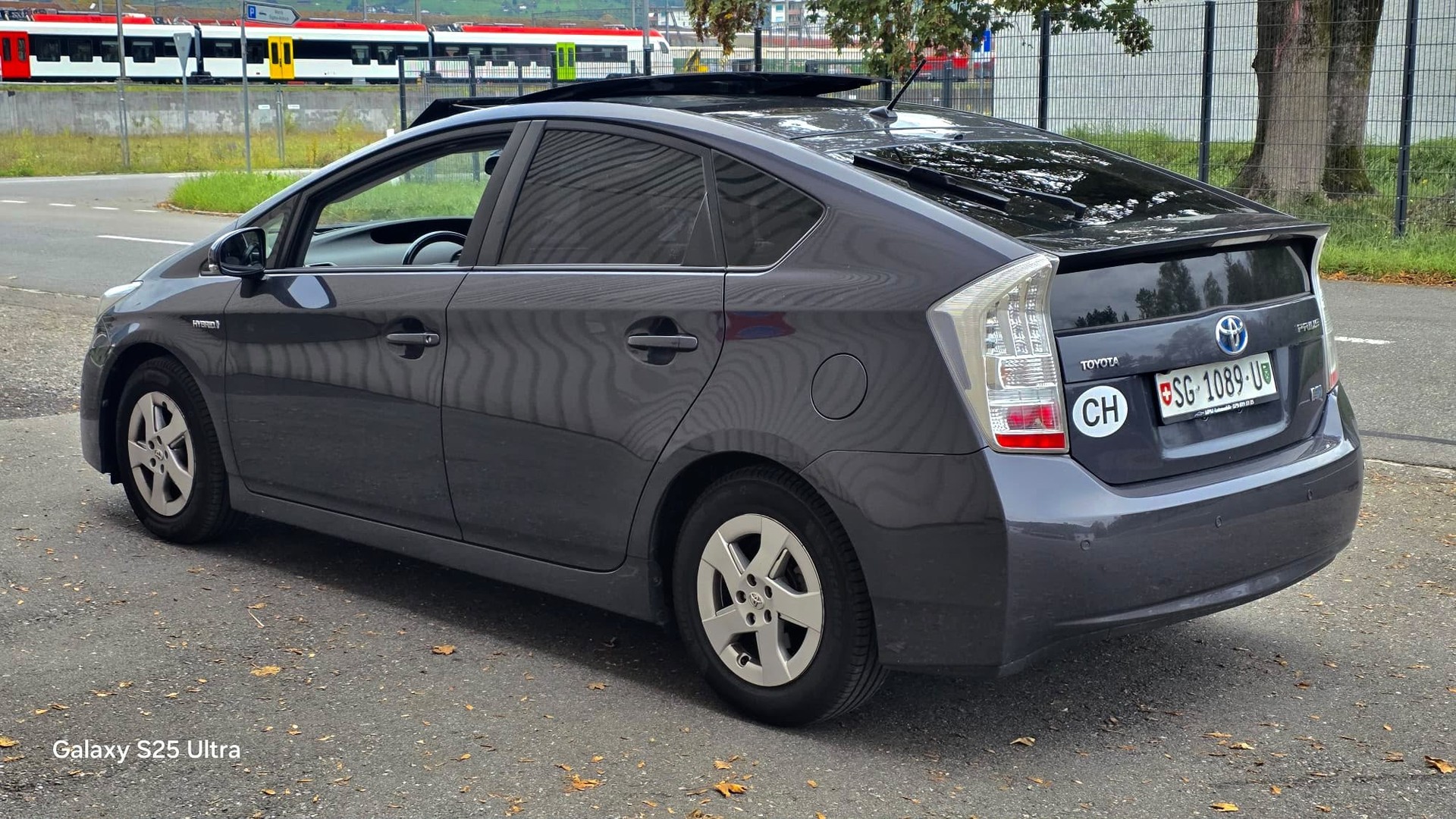 TOYOTA Prius 1.8 16V HSD Sol Premium-image-3