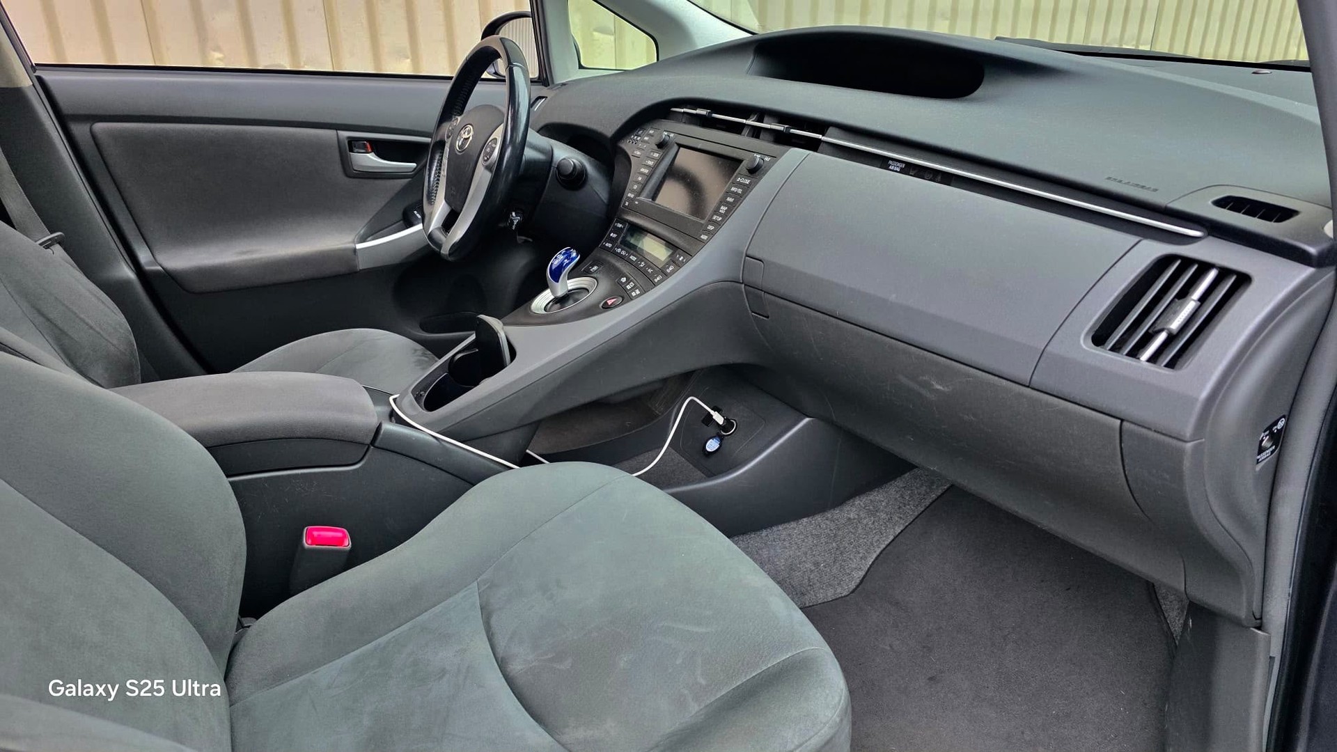 TOYOTA Prius 1.8 16V HSD Sol Premium-image-9